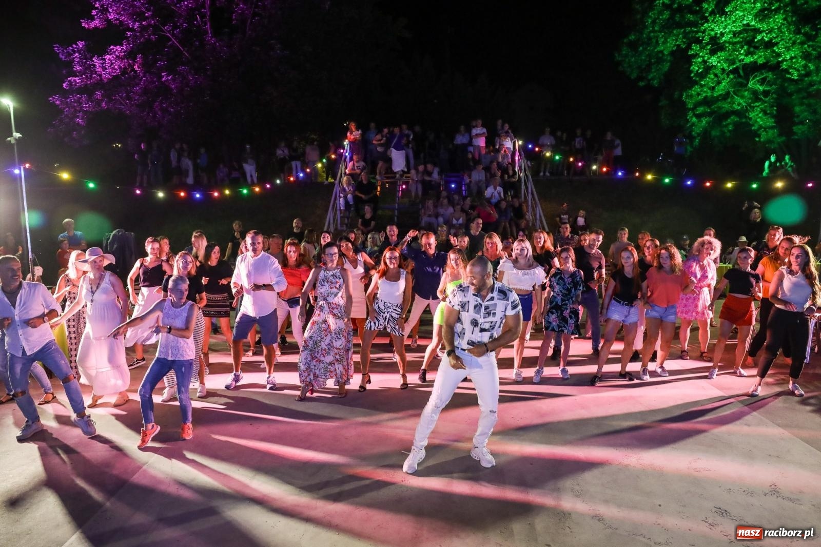 Zdjęcie w galerii na portalu naszraciborz.pl: Osmar Pegudo roztańczył Racibórz na bulwarach [RELACJA NA BIS FOTO i WIDEO] wiadomości z regionu
