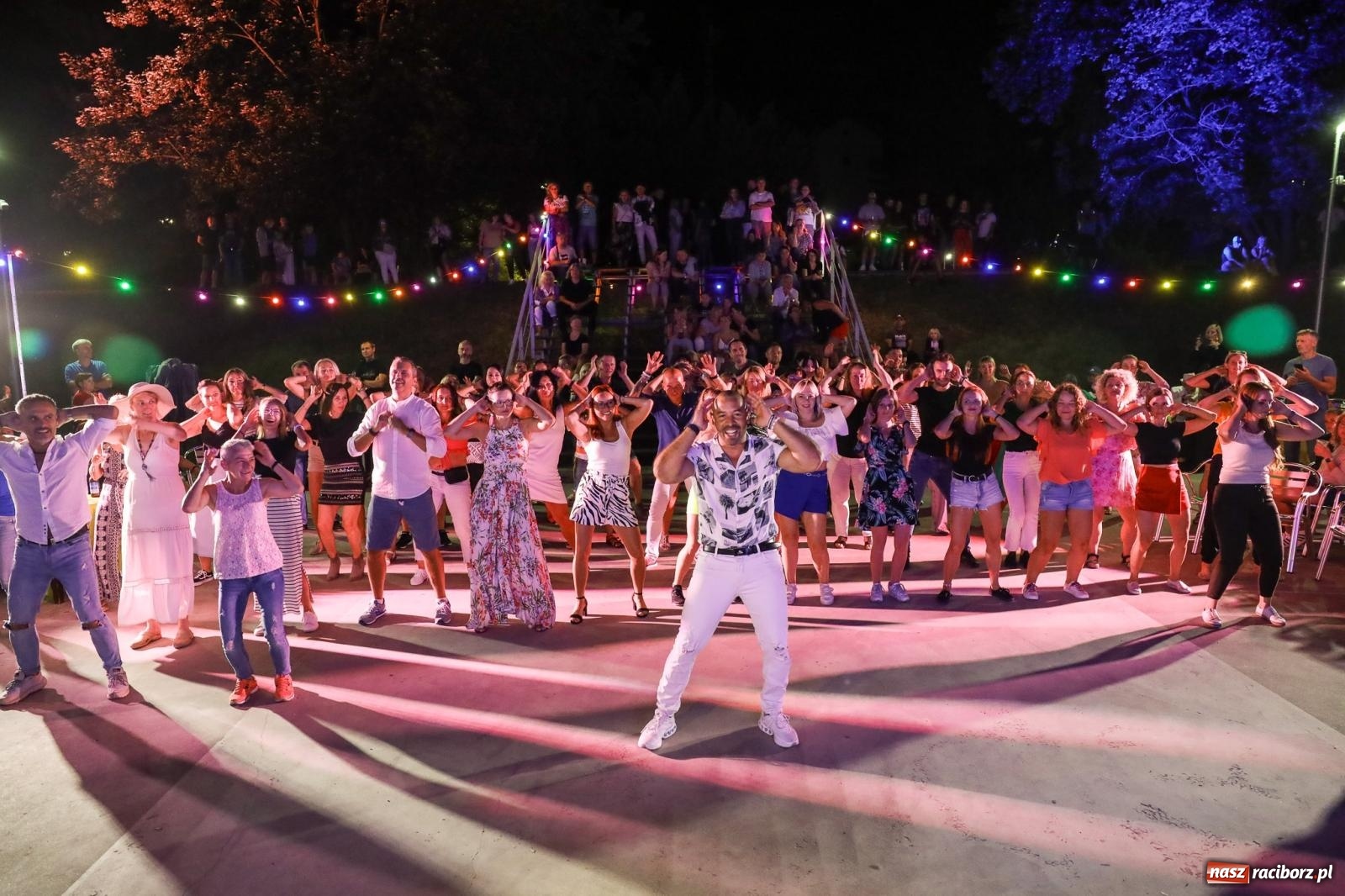 Zdjęcie w galerii na portalu naszraciborz.pl: Osmar Pegudo roztańczył Racibórz na bulwarach [RELACJA NA BIS FOTO i WIDEO] wiadomości z regionu