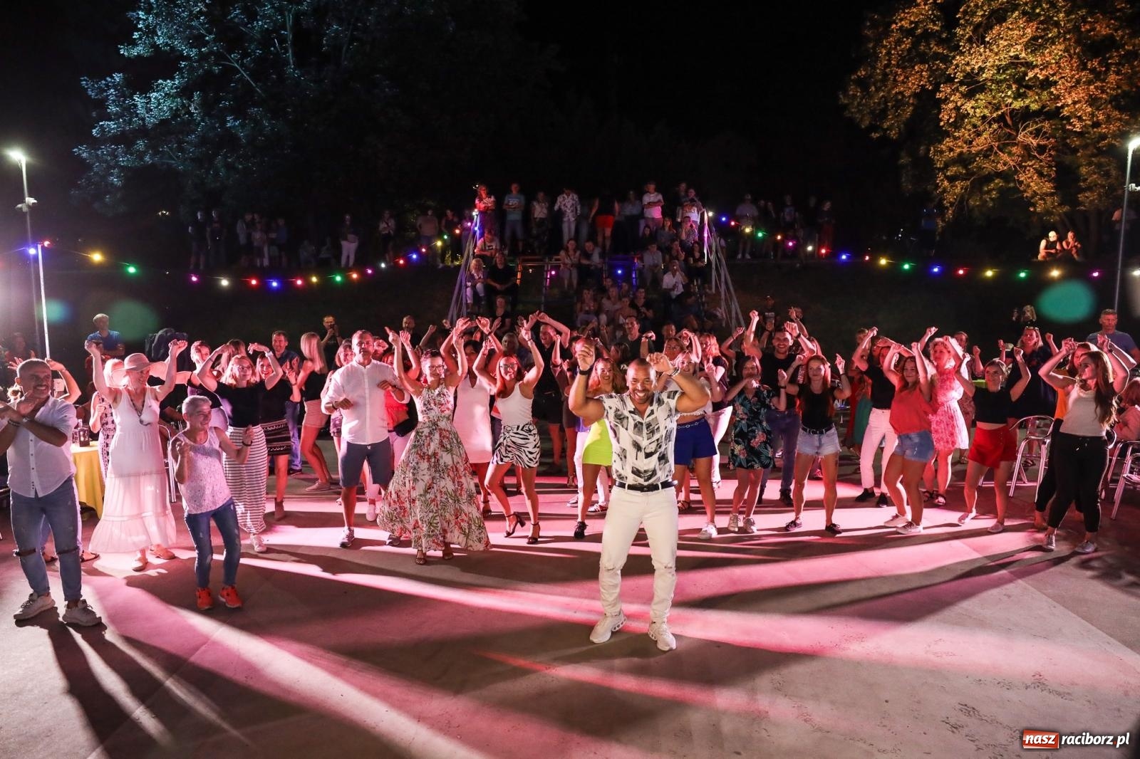 Zdjęcie w galerii na portalu naszraciborz.pl: Osmar Pegudo roztańczył Racibórz na bulwarach [RELACJA NA BIS FOTO i WIDEO] wiadomości z regionu