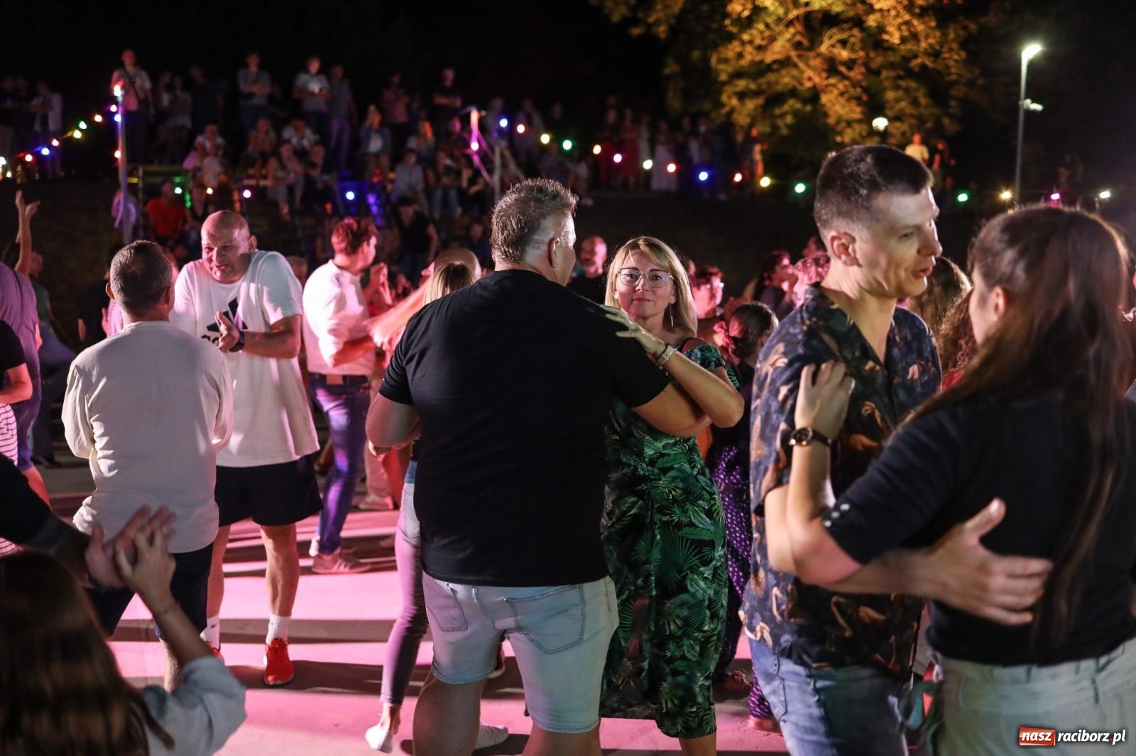 Zdjęcie w galerii na portalu naszraciborz.pl: Osmar Pegudo roztańczył Racibórz na bulwarach [RELACJA NA BIS FOTO i WIDEO] wiadomości z regionu