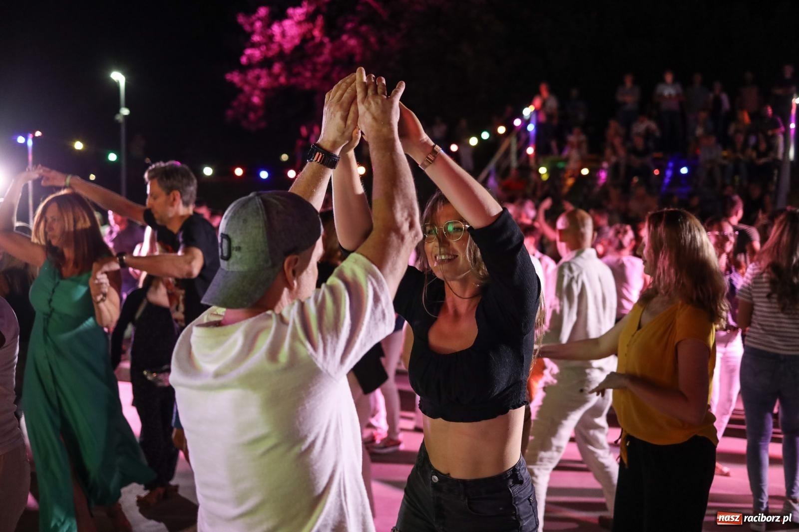 Zdjęcie w galerii na portalu naszraciborz.pl: Osmar Pegudo roztańczył Racibórz na bulwarach [RELACJA NA BIS FOTO i WIDEO] wiadomości z regionu