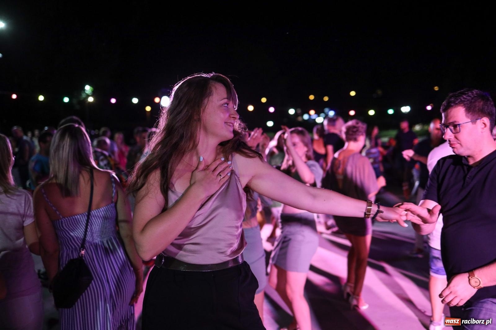 Zdjęcie w galerii na portalu naszraciborz.pl: Osmar Pegudo roztańczył Racibórz na bulwarach [RELACJA NA BIS FOTO i WIDEO] wiadomości z regionu