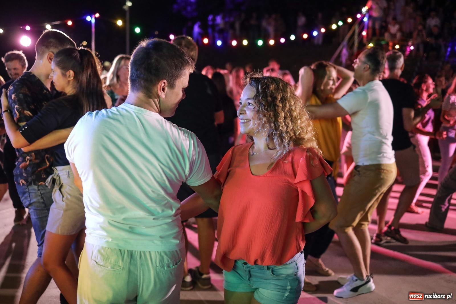 Zdjęcie w galerii na portalu naszraciborz.pl: Osmar Pegudo roztańczył Racibórz na bulwarach [RELACJA NA BIS FOTO i WIDEO] wiadomości z regionu
