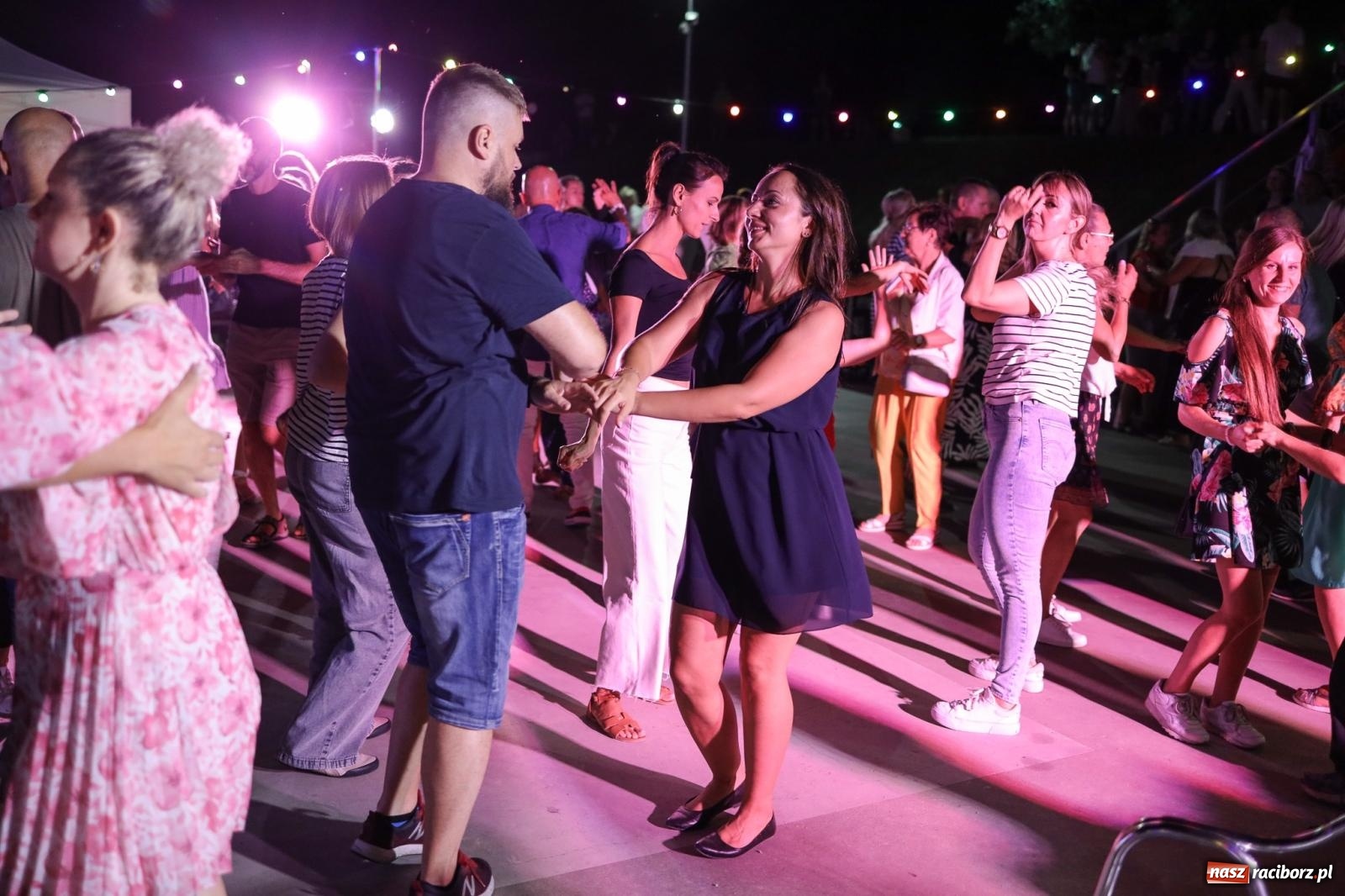 Zdjęcie w galerii na portalu naszraciborz.pl: Osmar Pegudo roztańczył Racibórz na bulwarach [RELACJA NA BIS FOTO i WIDEO] wiadomości z regionu