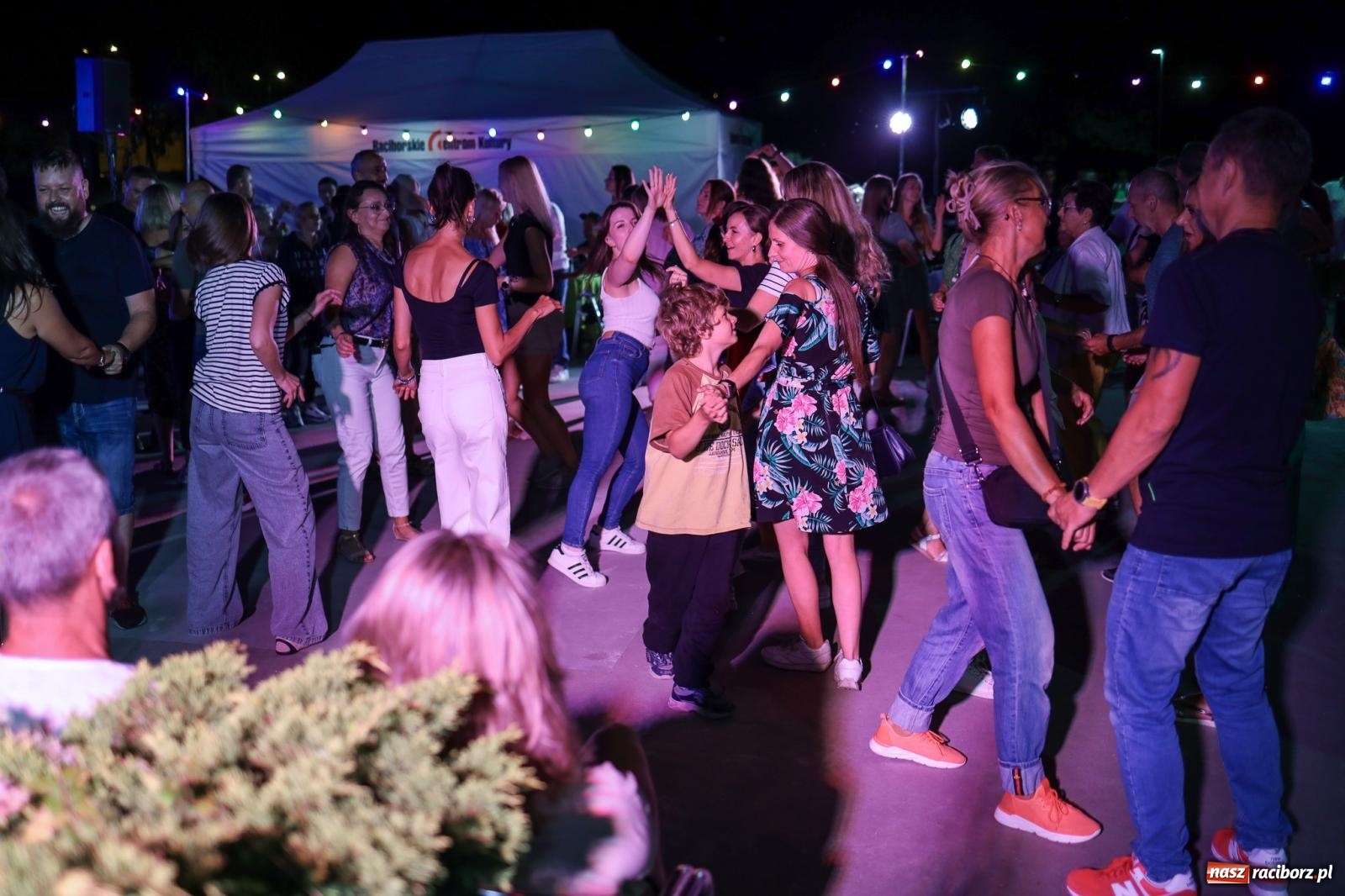 Zdjęcie w galerii na portalu naszraciborz.pl: Osmar Pegudo roztańczył Racibórz na bulwarach [RELACJA NA BIS FOTO i WIDEO] wiadomości z regionu