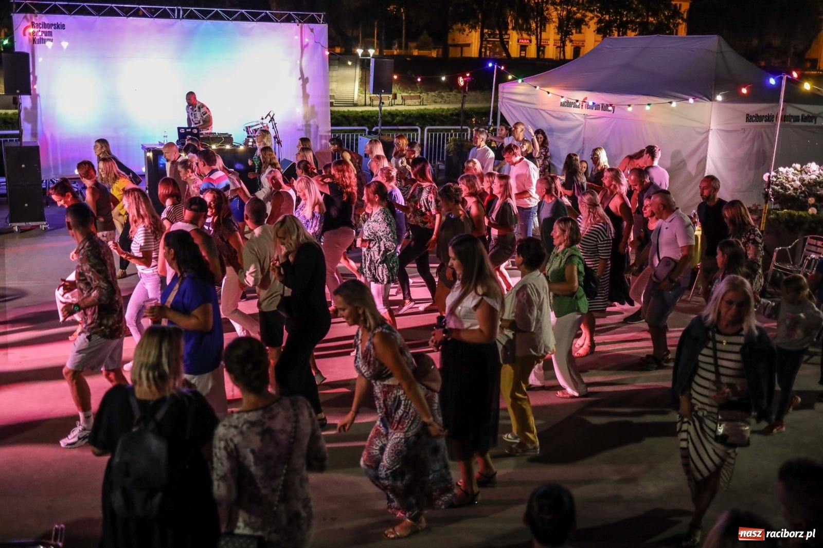 Zdjęcie w galerii na portalu naszraciborz.pl: Osmar Pegudo roztańczył Racibórz na bulwarach [RELACJA NA BIS FOTO i WIDEO] wiadomości z regionu