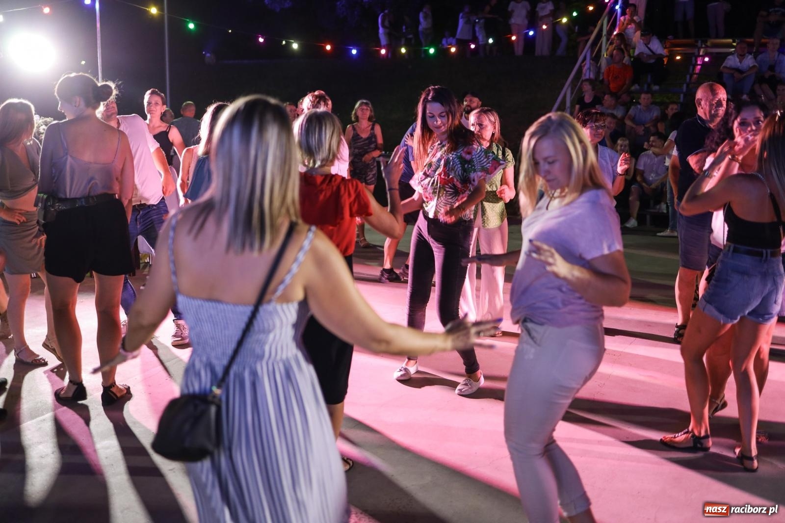 Zdjęcie w galerii na portalu naszraciborz.pl: Osmar Pegudo roztańczył Racibórz na bulwarach [RELACJA NA BIS FOTO i WIDEO] wiadomości z regionu