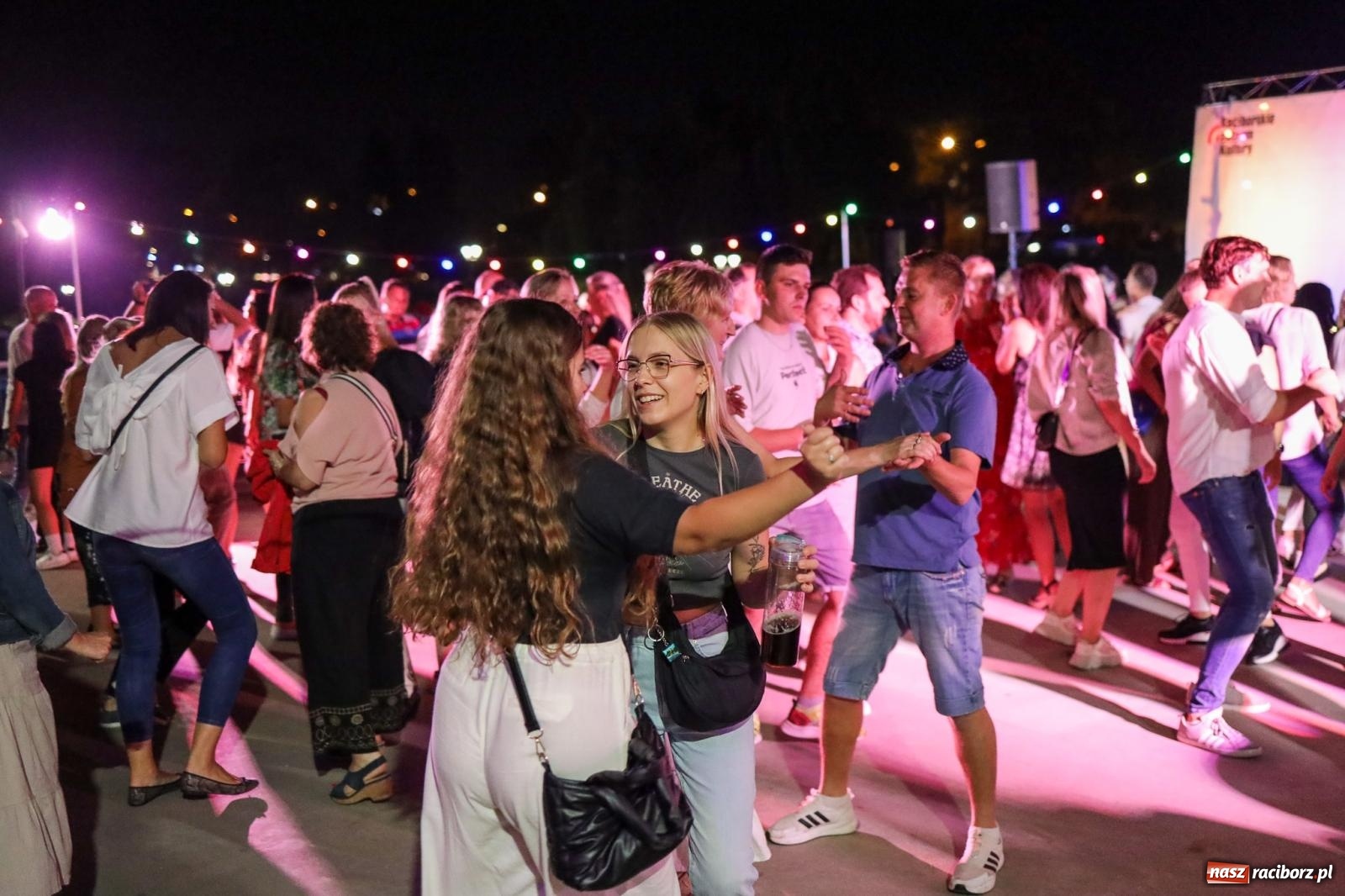 Zdjęcie w galerii na portalu naszraciborz.pl: Osmar Pegudo roztańczył Racibórz na bulwarach [RELACJA NA BIS FOTO i WIDEO] wiadomości z regionu