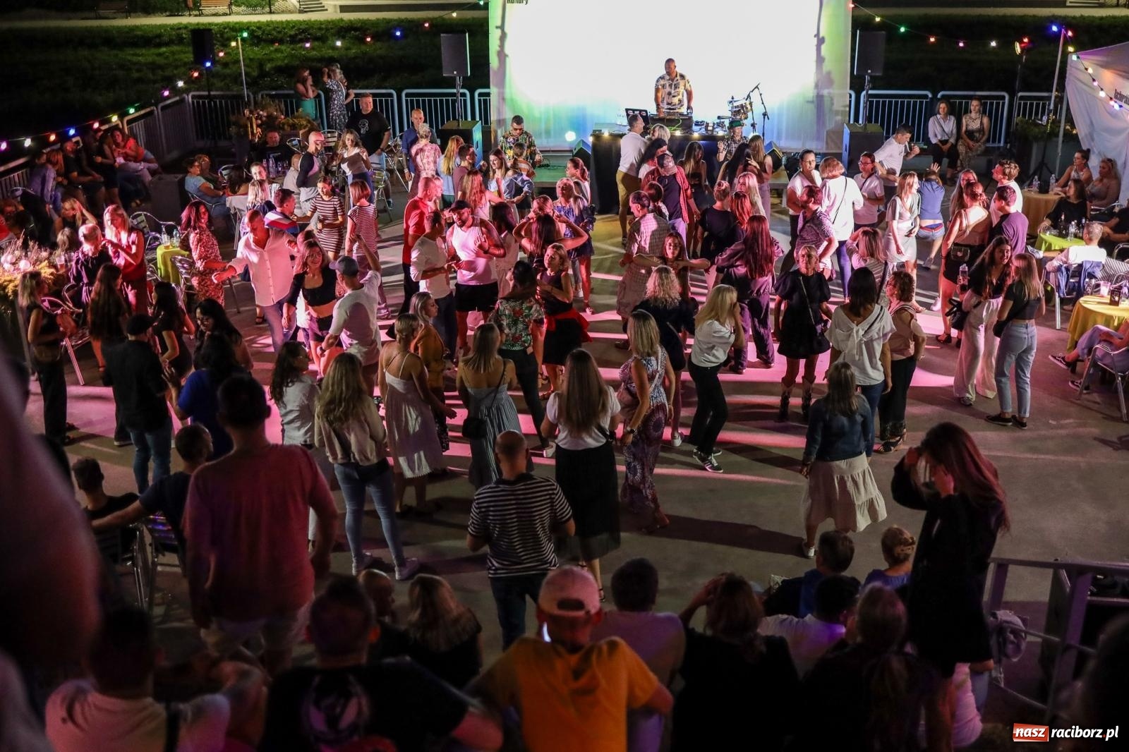 Zdjęcie w galerii na portalu naszraciborz.pl: Osmar Pegudo roztańczył Racibórz na bulwarach [RELACJA NA BIS FOTO i WIDEO] wiadomości z regionu