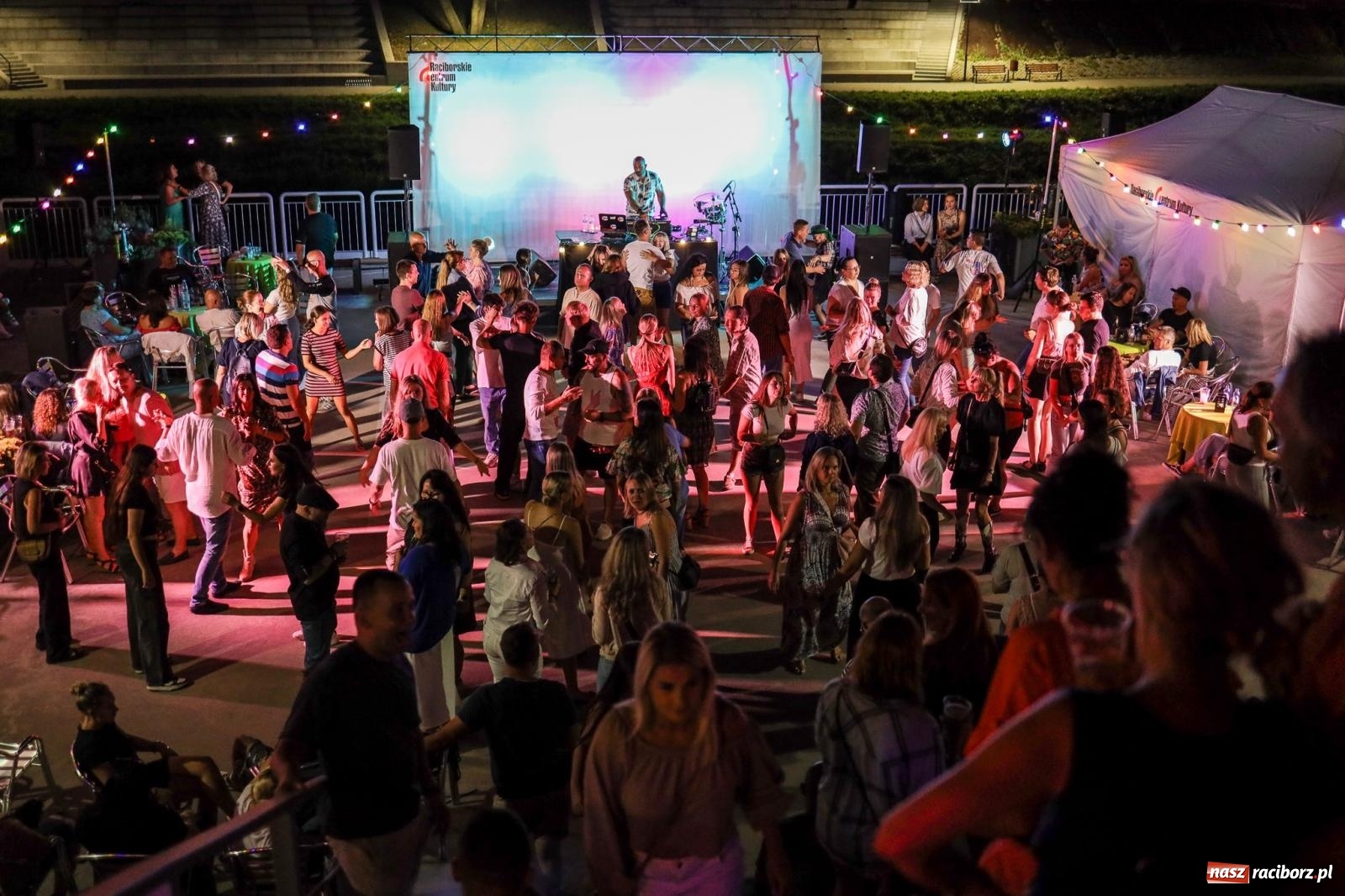 Zdjęcie w galerii na portalu naszraciborz.pl: Osmar Pegudo roztańczył Racibórz na bulwarach [RELACJA NA BIS FOTO i WIDEO] wiadomości z regionu