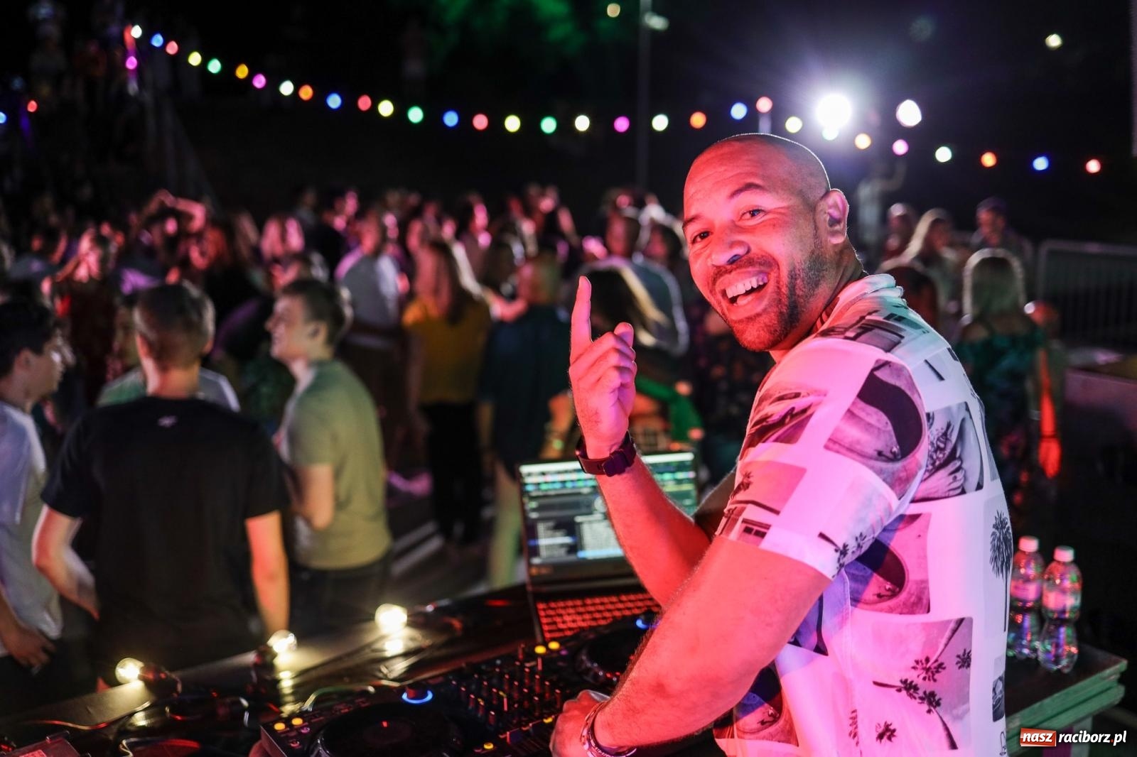 Zdjęcie w galerii na portalu naszraciborz.pl: Osmar Pegudo roztańczył Racibórz na bulwarach [RELACJA NA BIS FOTO i WIDEO] wiadomości z regionu