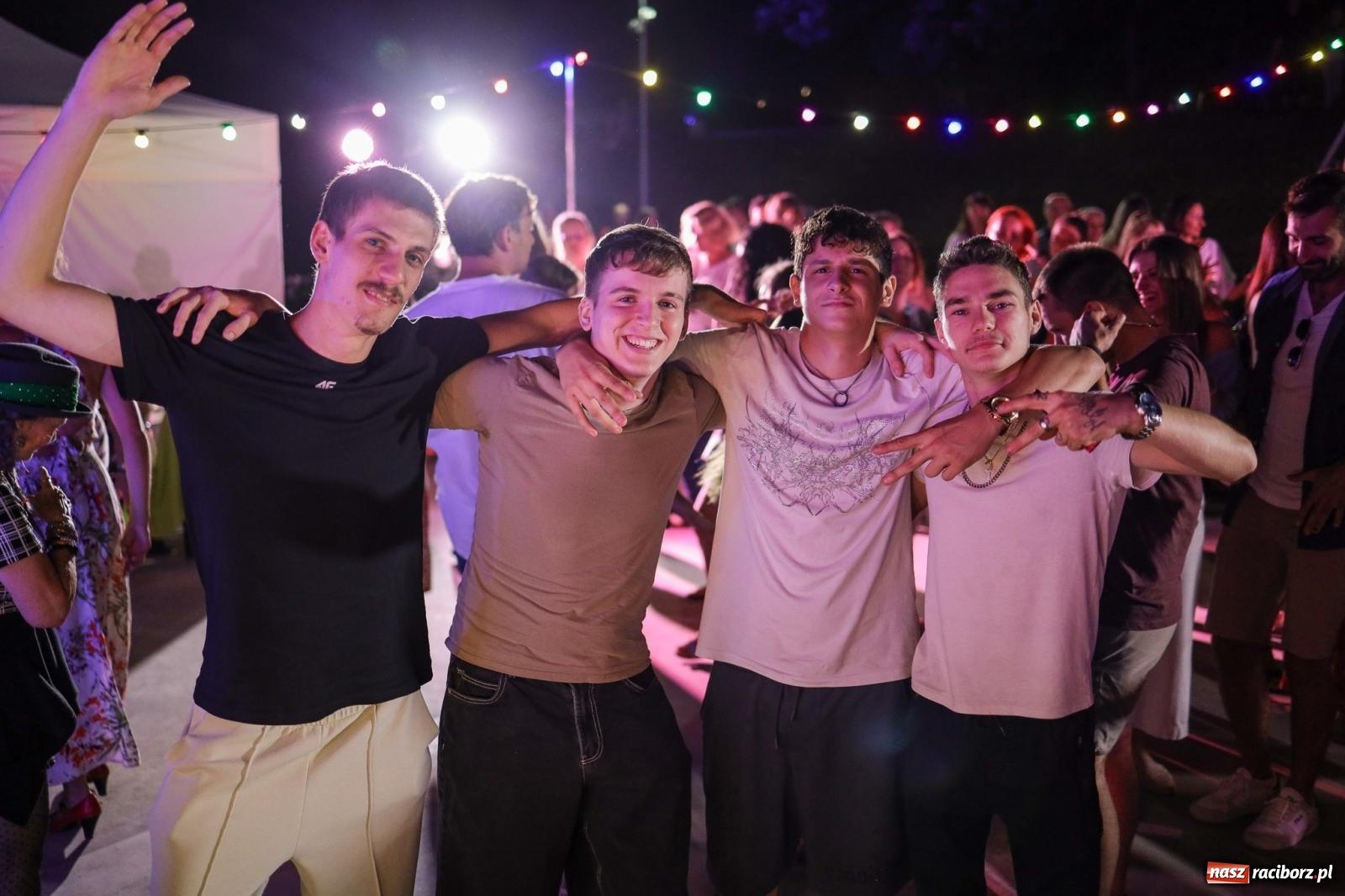 Zdjęcie w galerii na portalu naszraciborz.pl: Osmar Pegudo roztańczył Racibórz na bulwarach [RELACJA NA BIS FOTO i WIDEO] wiadomości z regionu