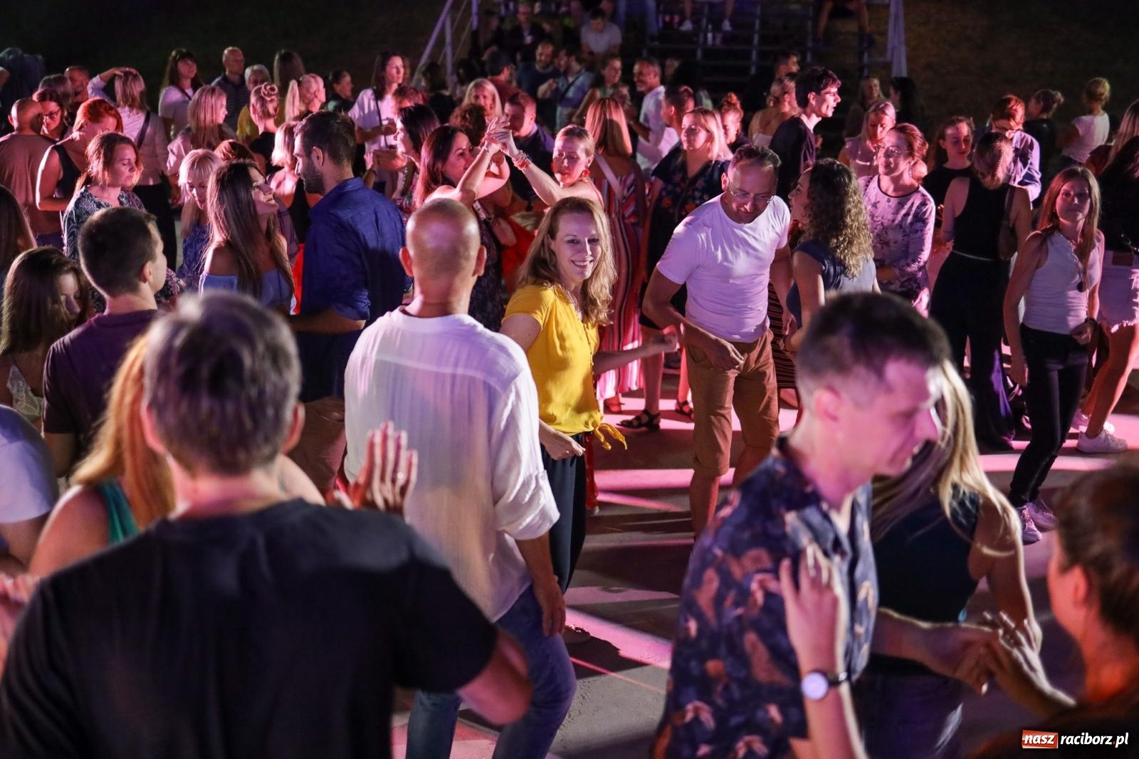 Zdjęcie w galerii na portalu naszraciborz.pl: Osmar Pegudo roztańczył Racibórz na bulwarach [RELACJA NA BIS FOTO i WIDEO] wiadomości z regionu