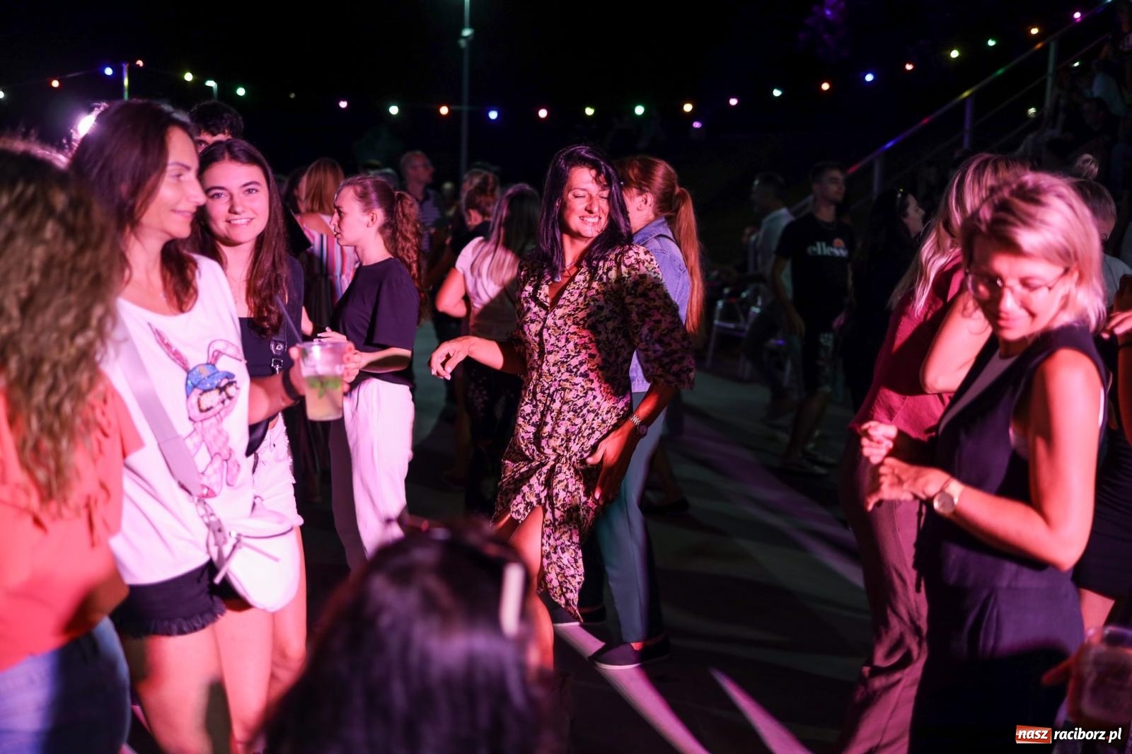 Zdjęcie w galerii na portalu naszraciborz.pl: Osmar Pegudo roztańczył Racibórz na bulwarach [RELACJA NA BIS FOTO i WIDEO] wiadomości z regionu