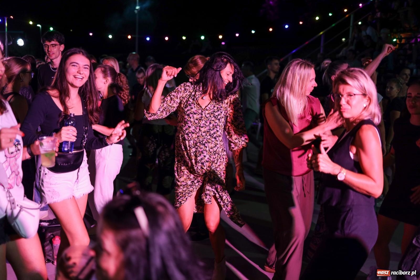 Zdjęcie w galerii na portalu naszraciborz.pl: Osmar Pegudo roztańczył Racibórz na bulwarach [RELACJA NA BIS FOTO i WIDEO] wiadomości z regionu