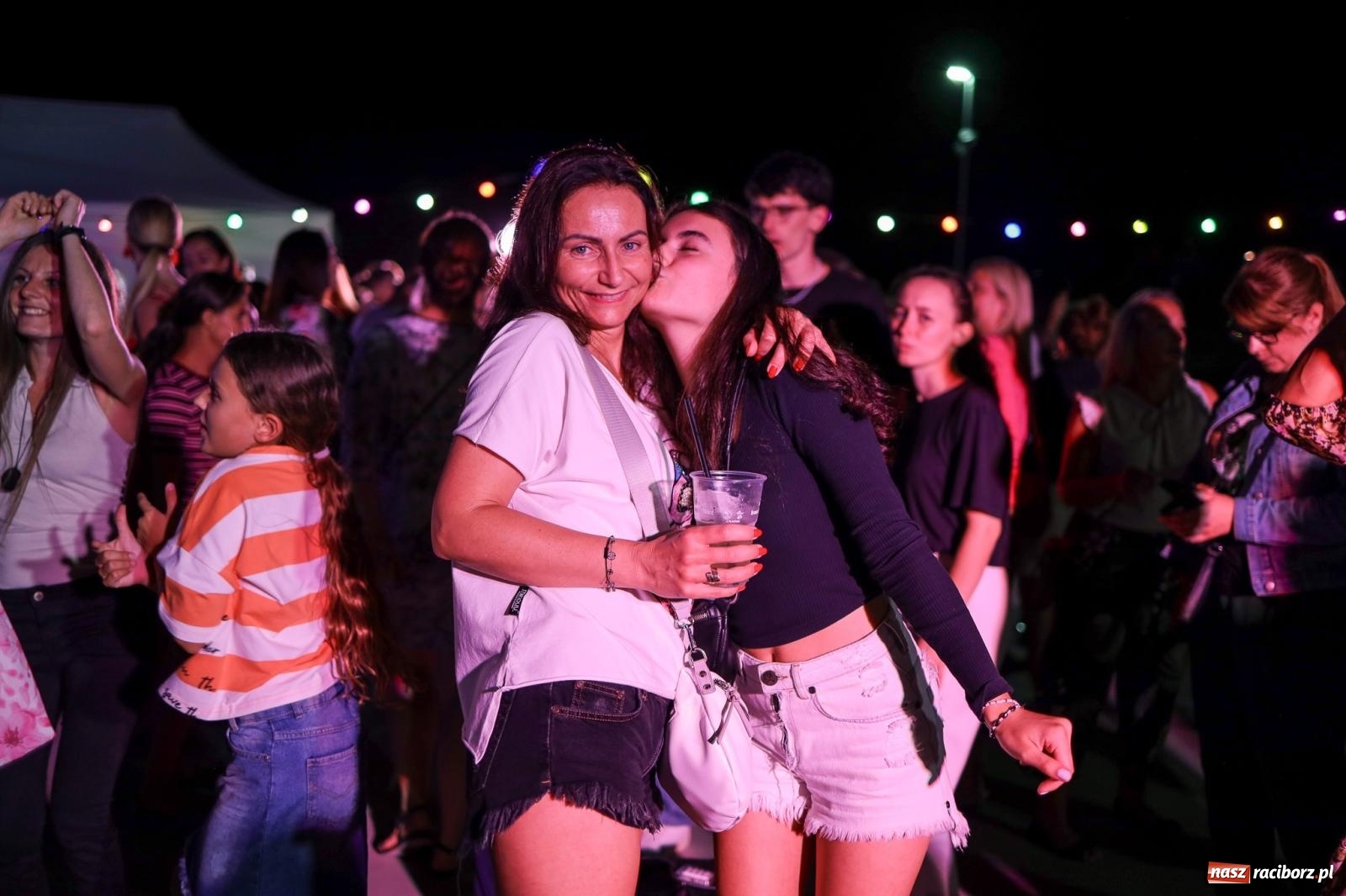 Zdjęcie w galerii na portalu naszraciborz.pl: Osmar Pegudo roztańczył Racibórz na bulwarach [RELACJA NA BIS FOTO i WIDEO] wiadomości z regionu