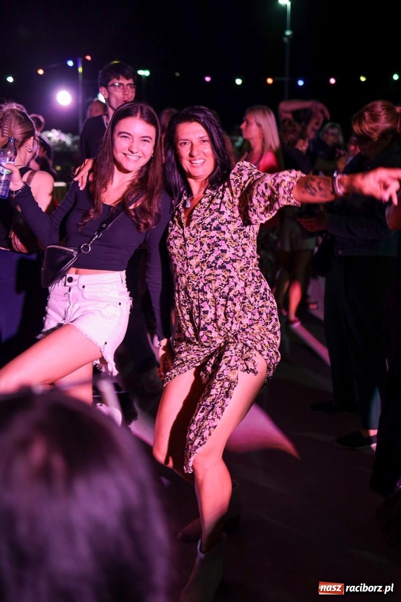 Zdjęcie w galerii na portalu naszraciborz.pl: Osmar Pegudo roztańczył Racibórz na bulwarach [RELACJA NA BIS FOTO i WIDEO] wiadomości z regionu