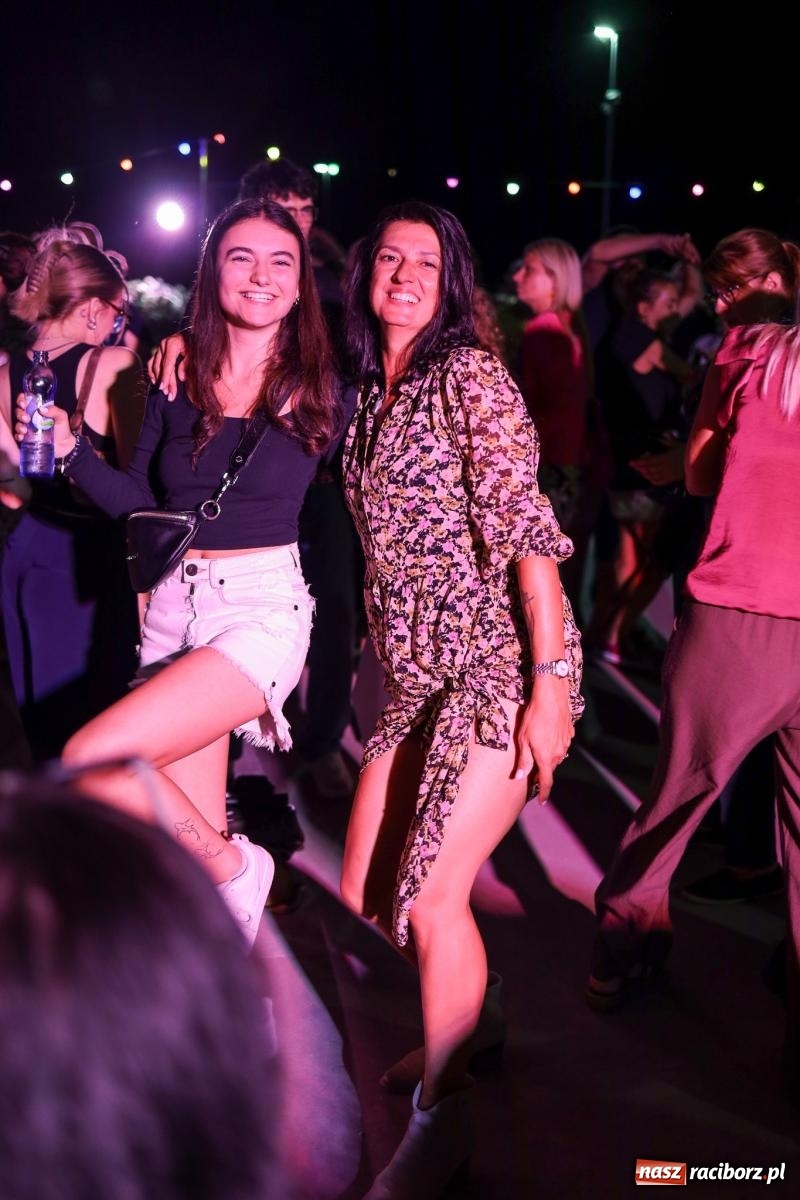 Zdjęcie w galerii na portalu naszraciborz.pl: Osmar Pegudo roztańczył Racibórz na bulwarach [RELACJA NA BIS FOTO i WIDEO] wiadomości z regionu