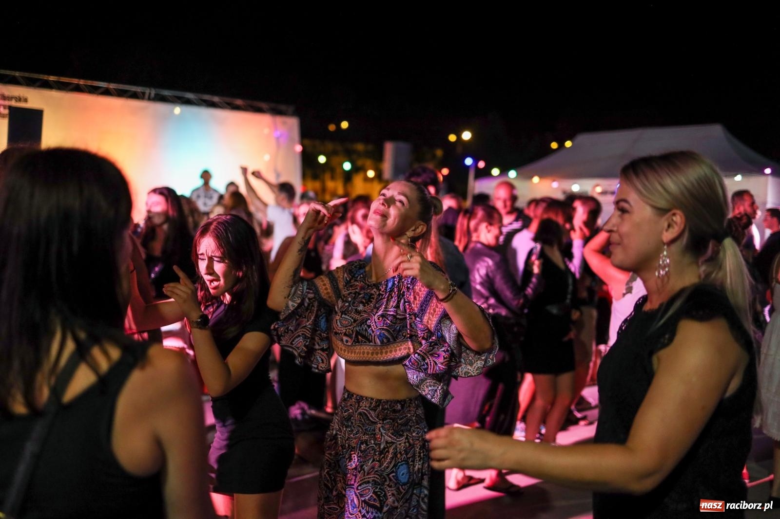 Zdjęcie w galerii na portalu naszraciborz.pl: Osmar Pegudo roztańczył Racibórz na bulwarach [RELACJA NA BIS FOTO i WIDEO] wiadomości z regionu