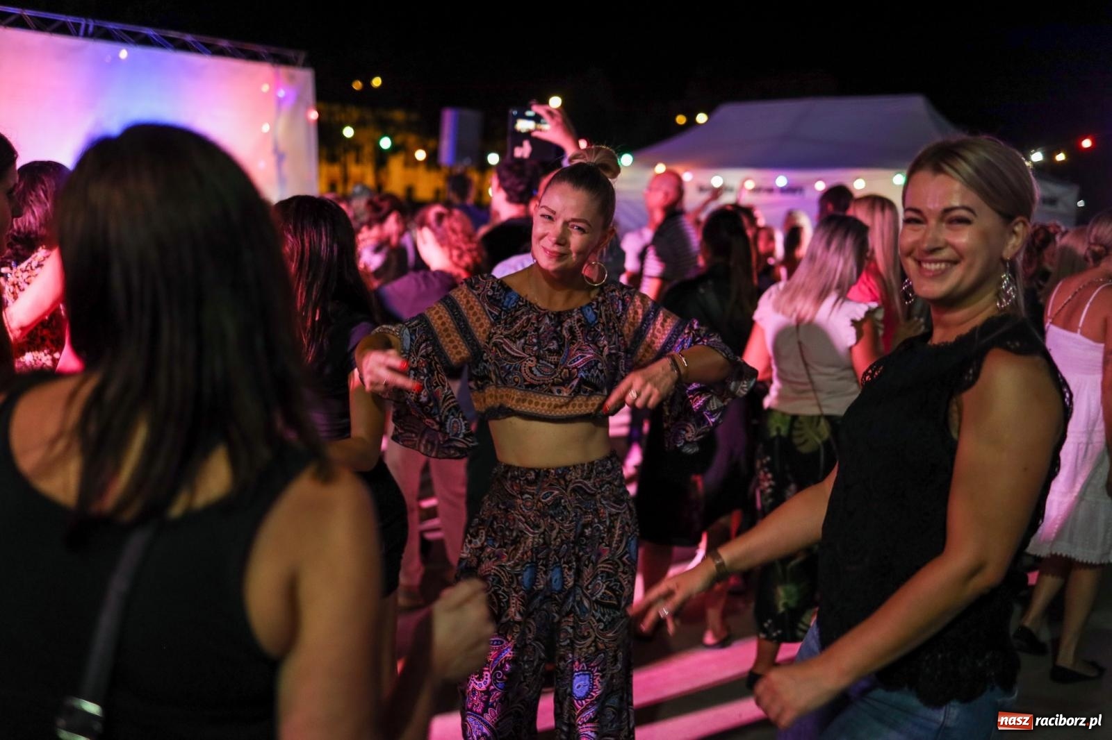 Zdjęcie w galerii na portalu naszraciborz.pl: Osmar Pegudo roztańczył Racibórz na bulwarach [RELACJA NA BIS FOTO i WIDEO] wiadomości z regionu