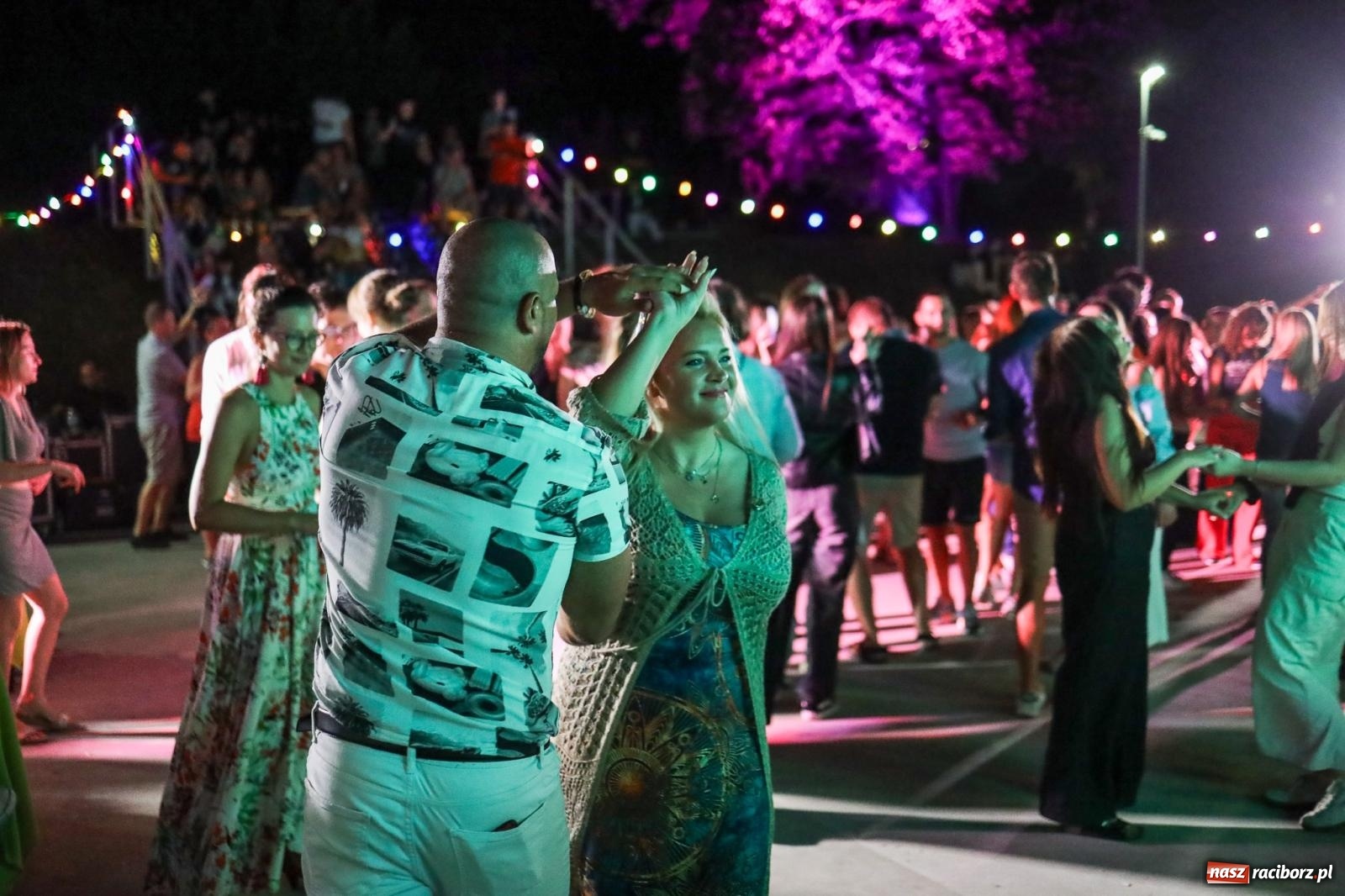 Zdjęcie w galerii na portalu naszraciborz.pl: Osmar Pegudo roztańczył Racibórz na bulwarach [RELACJA NA BIS FOTO i WIDEO] wiadomości z regionu