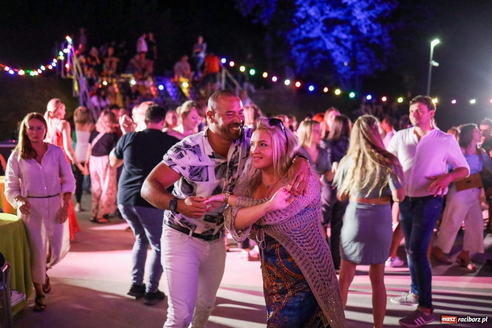 Zdjęcie w galerii na portalu naszraciborz.pl: Osmar Pegudo roztańczył Racibórz na bulwarach [RELACJA NA BIS FOTO i WIDEO] wiadomości z regionu