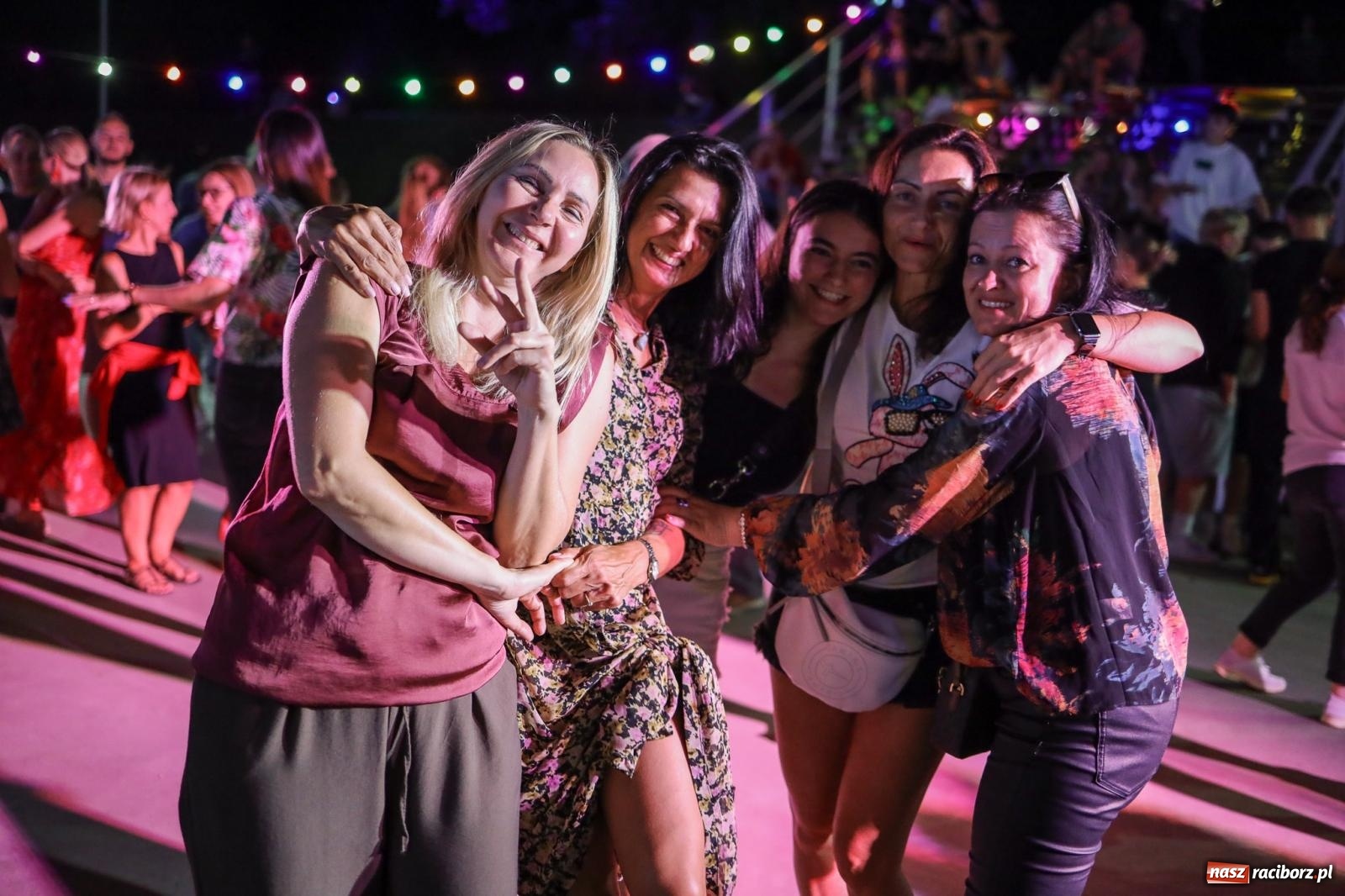 Zdjęcie w galerii na portalu naszraciborz.pl: Osmar Pegudo roztańczył Racibórz na bulwarach [RELACJA NA BIS FOTO i WIDEO] wiadomości z regionu