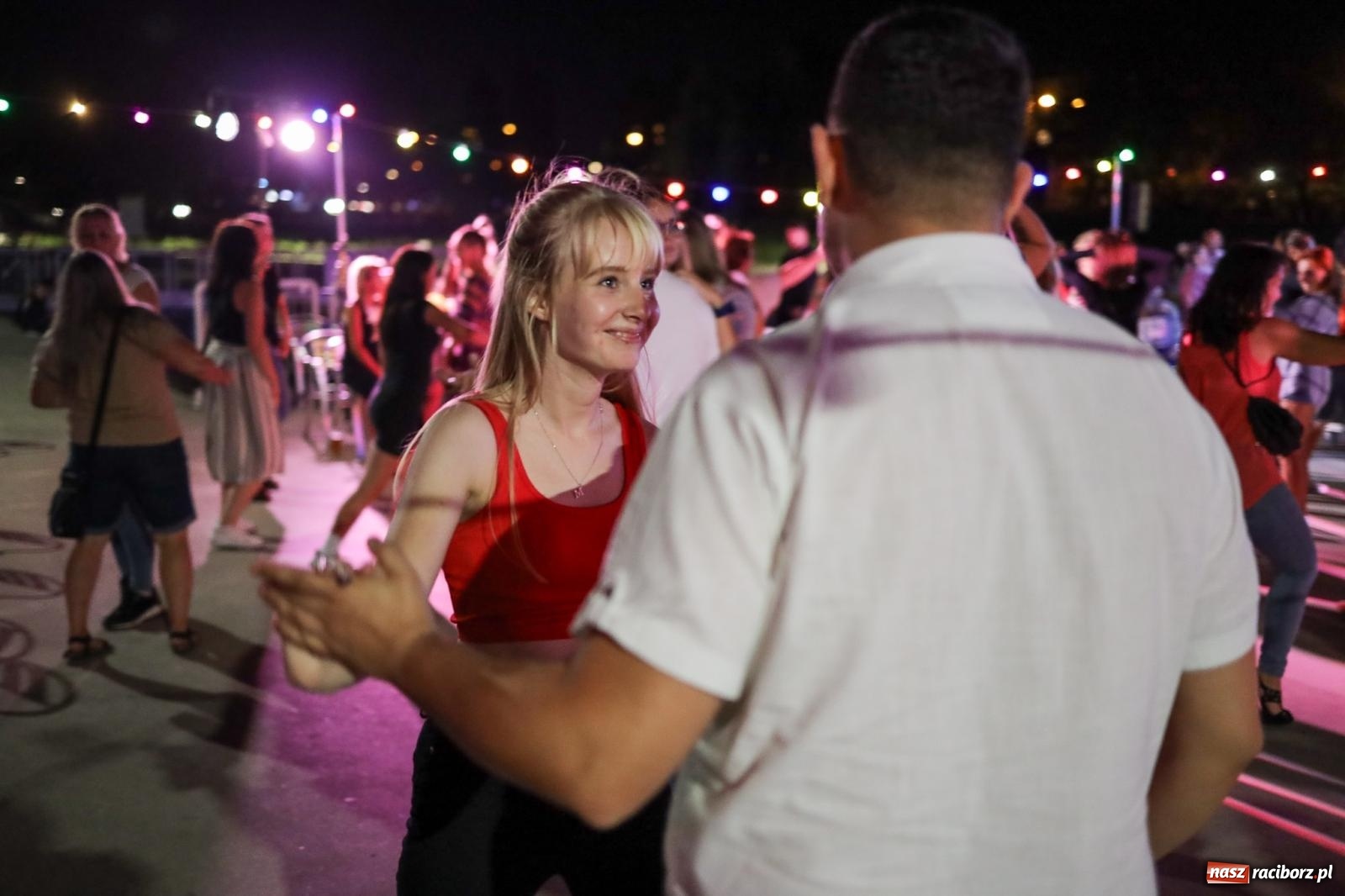 Zdjęcie w galerii na portalu naszraciborz.pl: Osmar Pegudo roztańczył Racibórz na bulwarach [RELACJA NA BIS FOTO i WIDEO] wiadomości z regionu