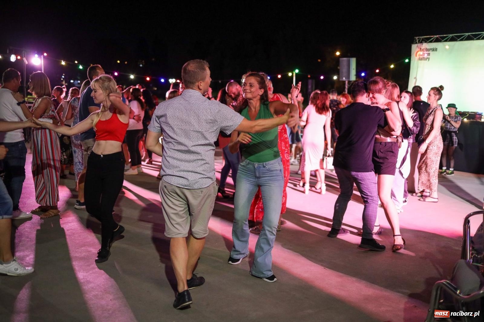 Zdjęcie w galerii na portalu naszraciborz.pl: Osmar Pegudo roztańczył Racibórz na bulwarach [RELACJA NA BIS FOTO i WIDEO] wiadomości z regionu