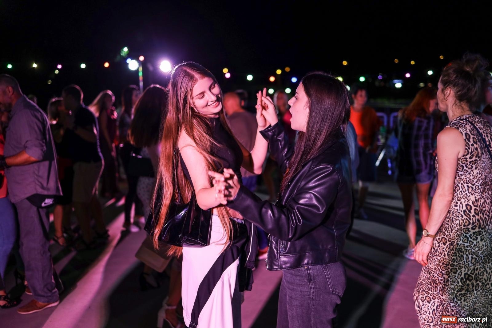 Zdjęcie w galerii na portalu naszraciborz.pl: Osmar Pegudo roztańczył Racibórz na bulwarach [RELACJA NA BIS FOTO i WIDEO] wiadomości z regionu