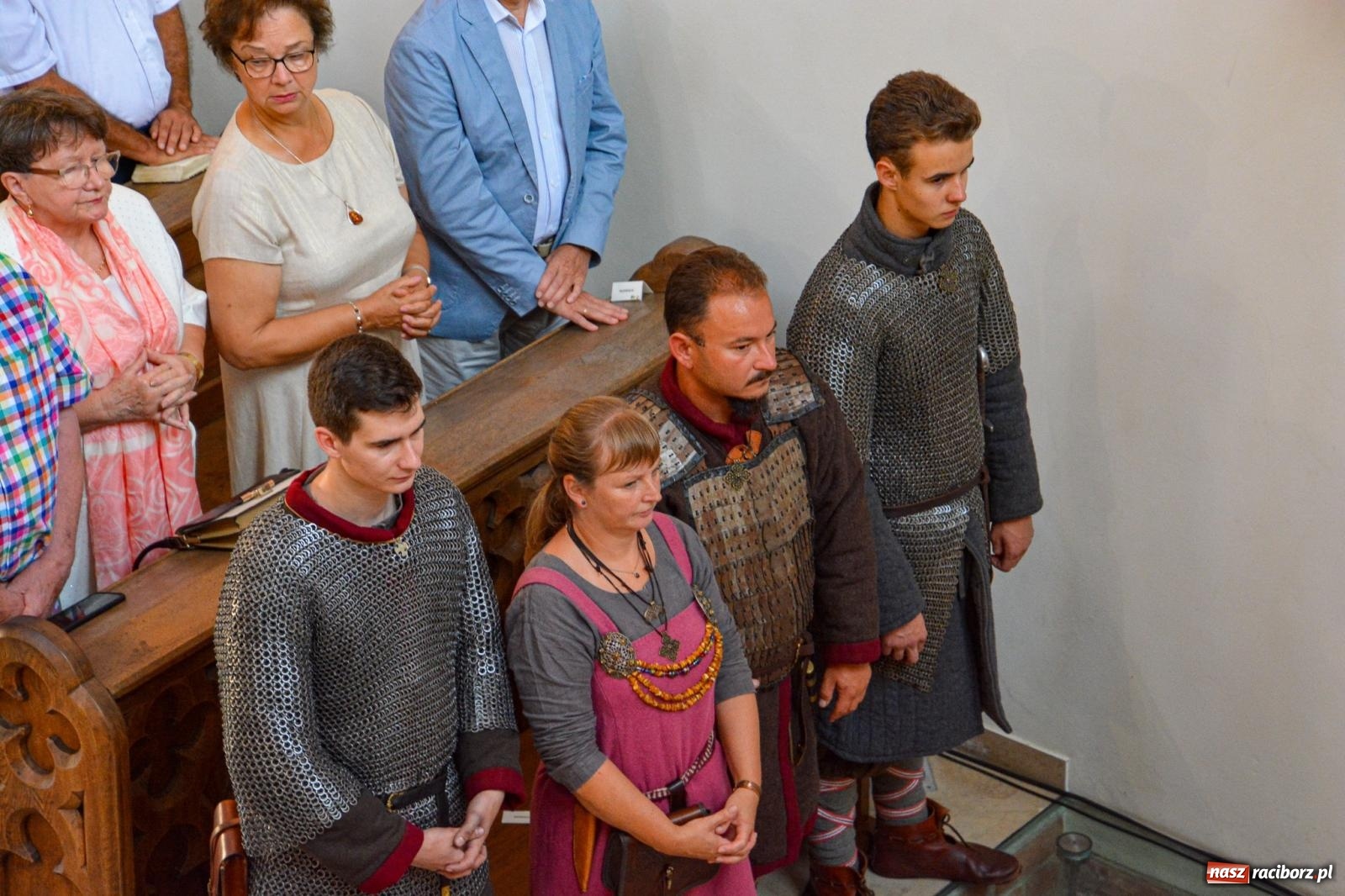 Zdjęcie w galerii na portalu naszraciborz.pl: Ponad sto osób na pierwszej od lat Mszy św. w zamkowej kaplicy [FOTO i WIDEO] wiadomości z regionu