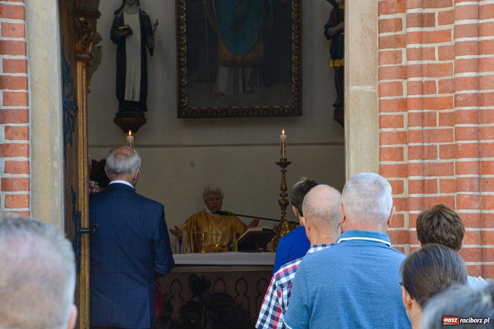 Zdjęcie w galerii na portalu naszraciborz.pl: Ponad sto osób na pierwszej od lat Mszy św. w zamkowej kaplicy [FOTO i WIDEO] wiadomości z regionu