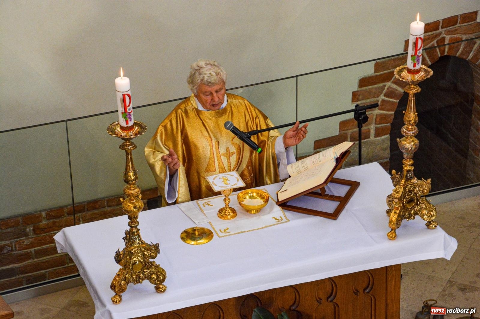 Zdjęcie w galerii na portalu naszraciborz.pl: Ponad sto osób na pierwszej od lat Mszy św. w zamkowej kaplicy [FOTO i WIDEO] wiadomości z regionu