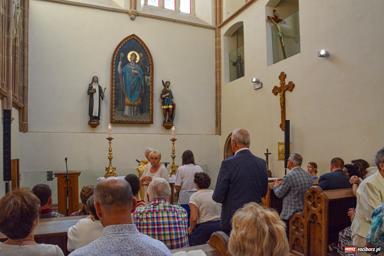 Zdjęcie w galerii na portalu naszraciborz.pl: Ponad sto osób na pierwszej od lat Mszy św. w zamkowej kaplicy [FOTO i WIDEO] wiadomości z regionu