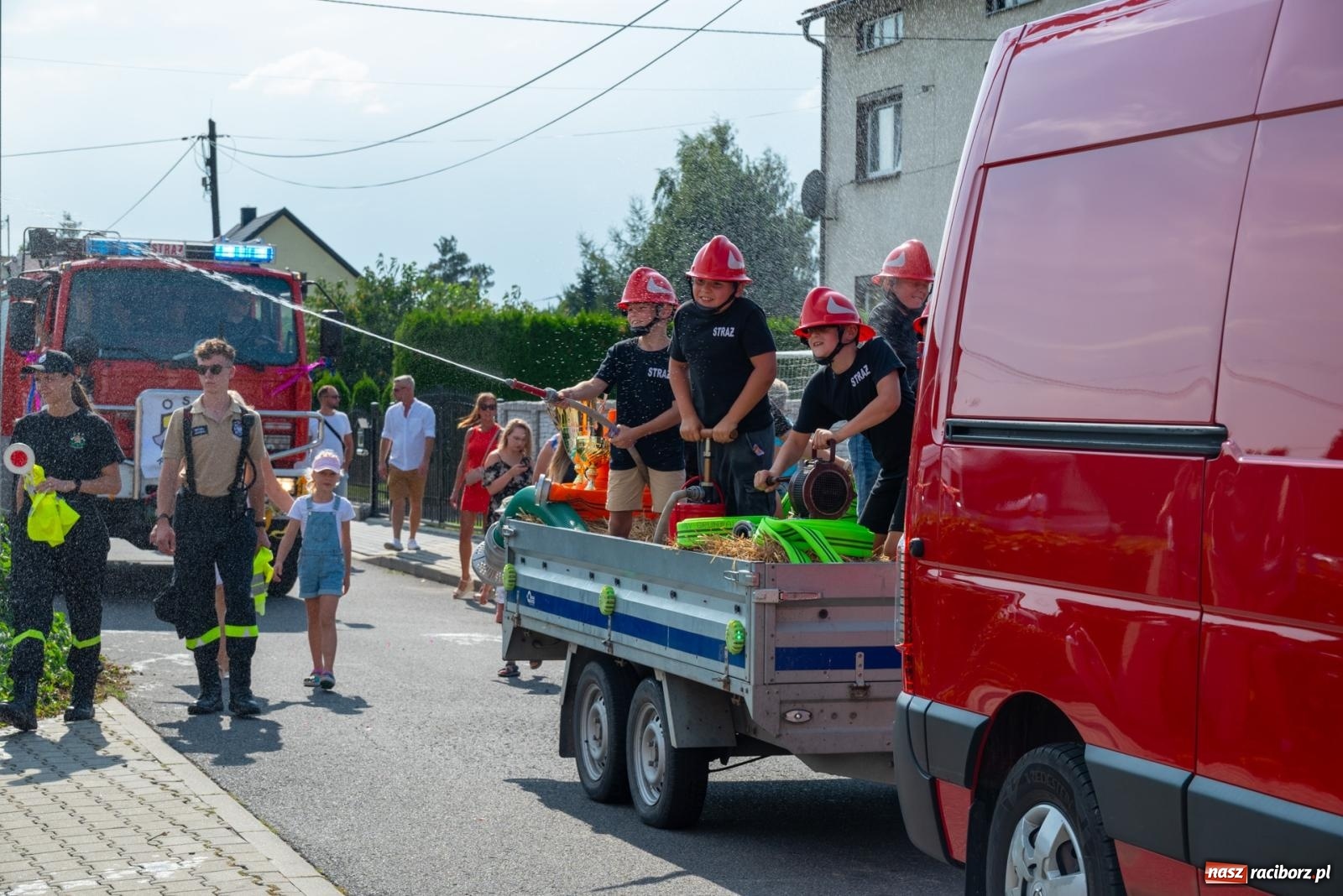 Zdjęcie w galerii na portalu naszraciborz.pl: Święto plonów w Roszkowie. Olimpijki, Abba i smerfy wiadomości z regionu