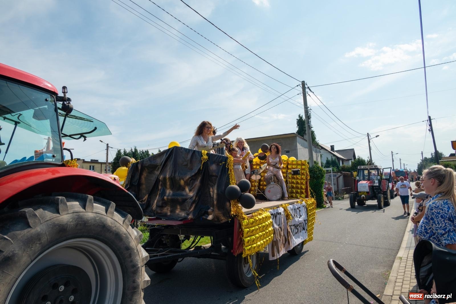 Zdjęcie w galerii na portalu naszraciborz.pl: Święto plonów w Roszkowie. Olimpijki, Abba i smerfy wiadomości z regionu