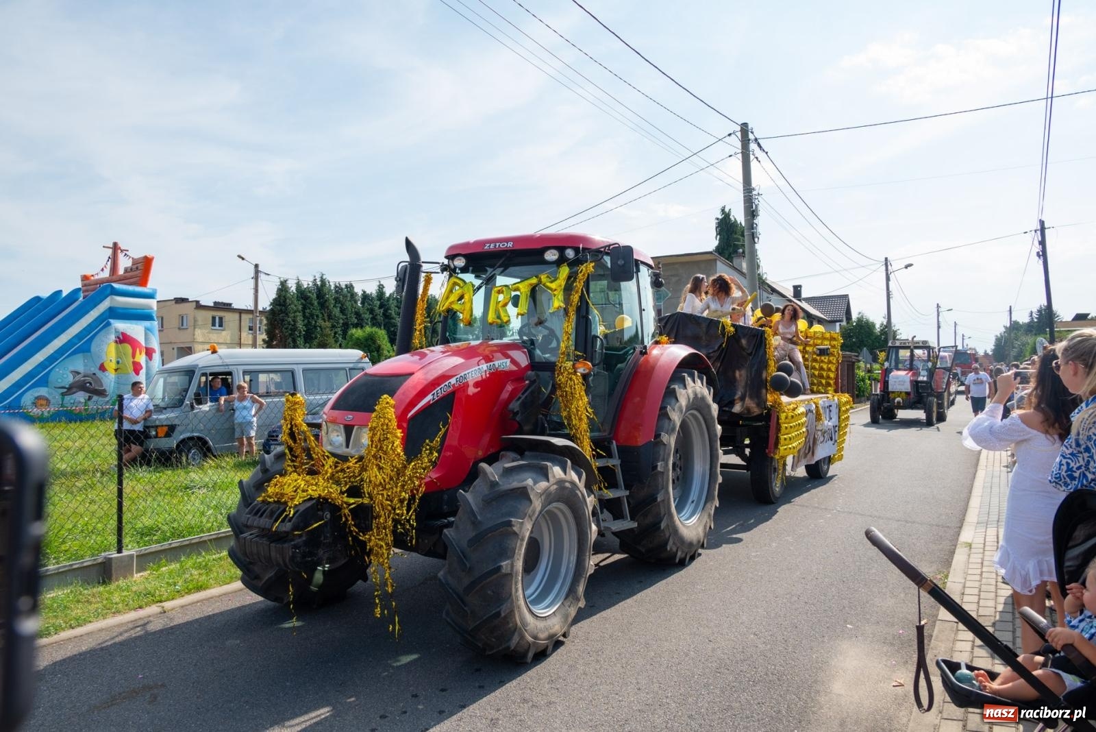 Zdjęcie w galerii na portalu naszraciborz.pl: Święto plonów w Roszkowie. Olimpijki, Abba i smerfy wiadomości z regionu