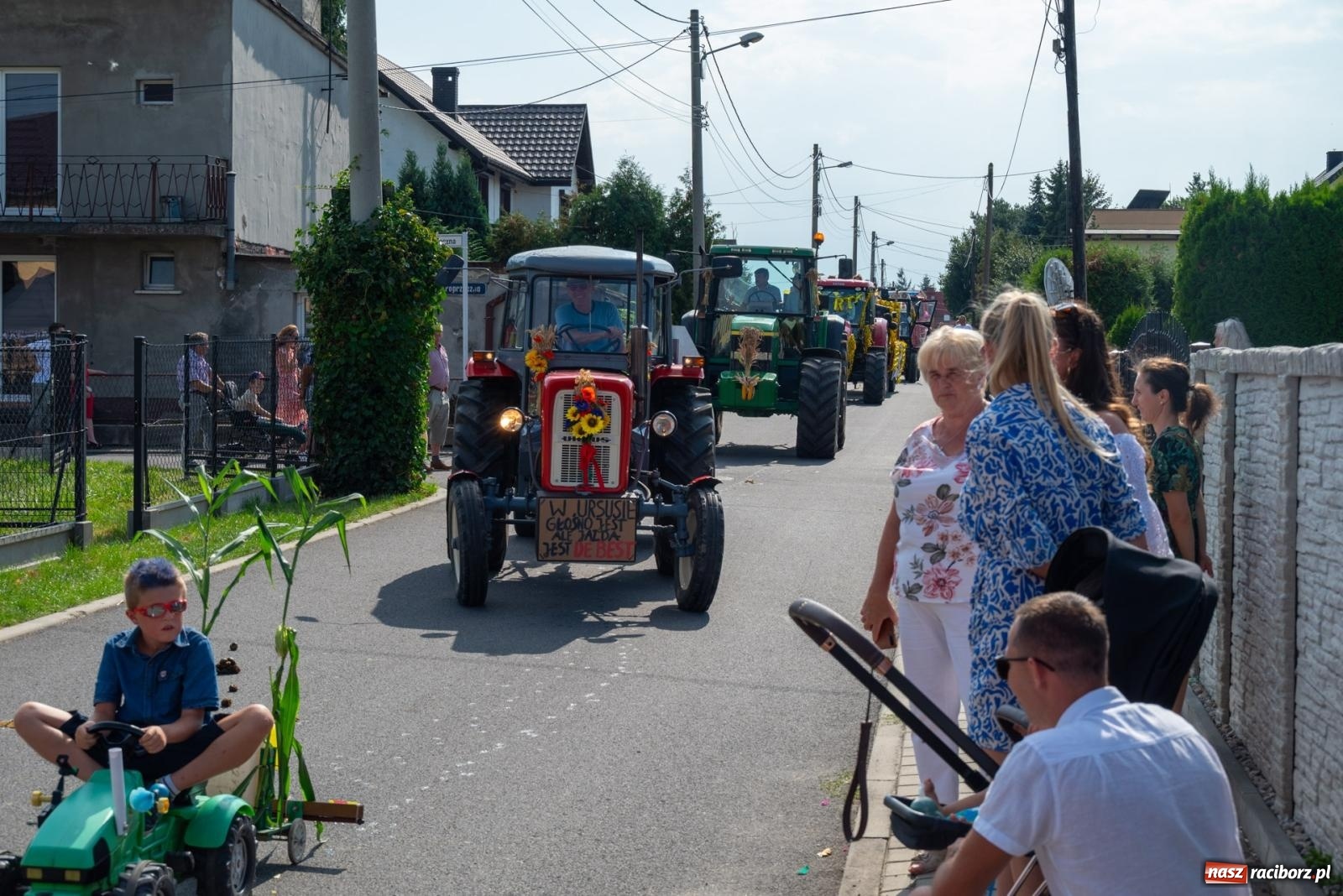 Zdjęcie w galerii na portalu naszraciborz.pl: Święto plonów w Roszkowie. Olimpijki, Abba i smerfy wiadomości z regionu