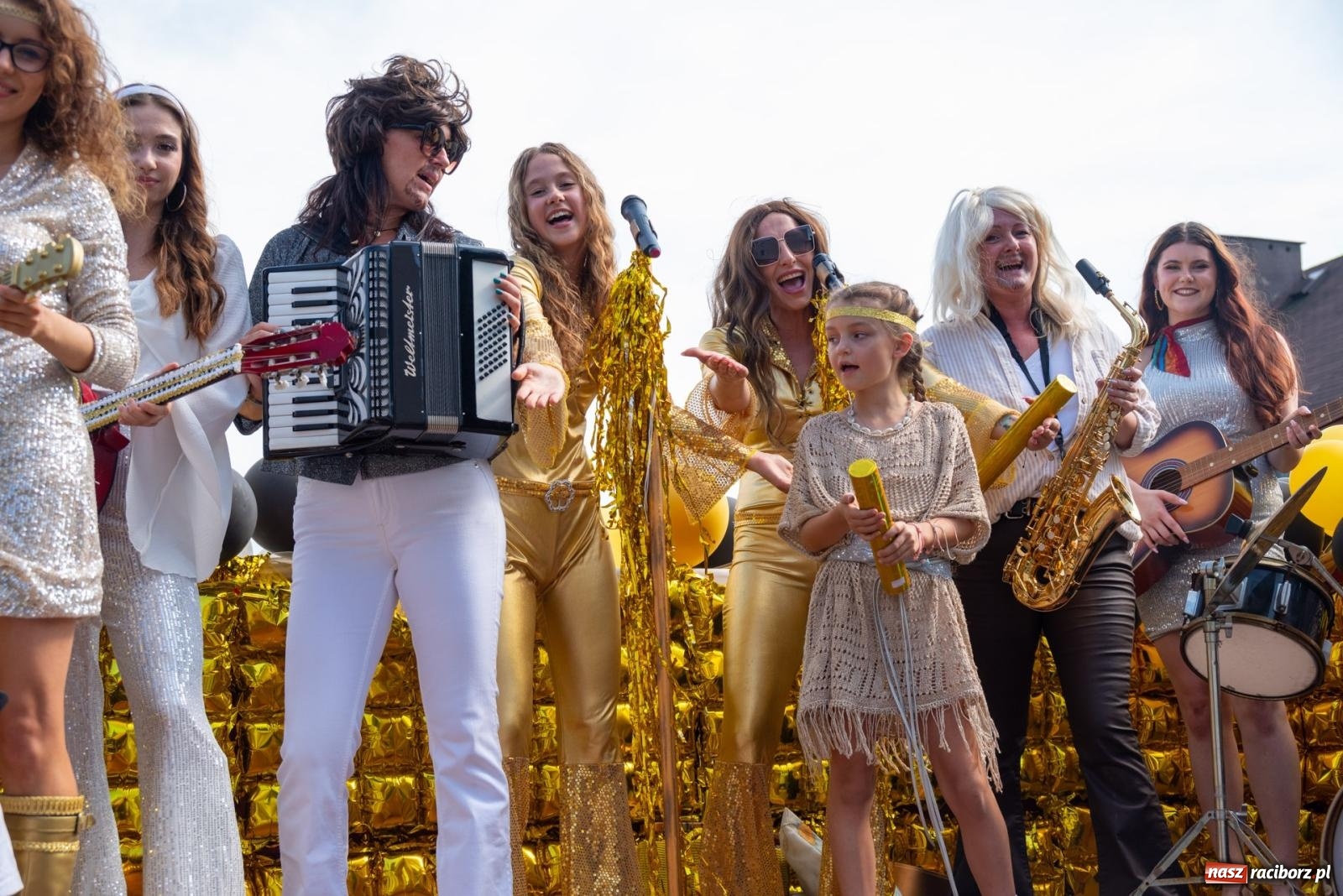 Zdjęcie w galerii na portalu naszraciborz.pl: Święto plonów w Roszkowie. Olimpijki, Abba i smerfy wiadomości z regionu