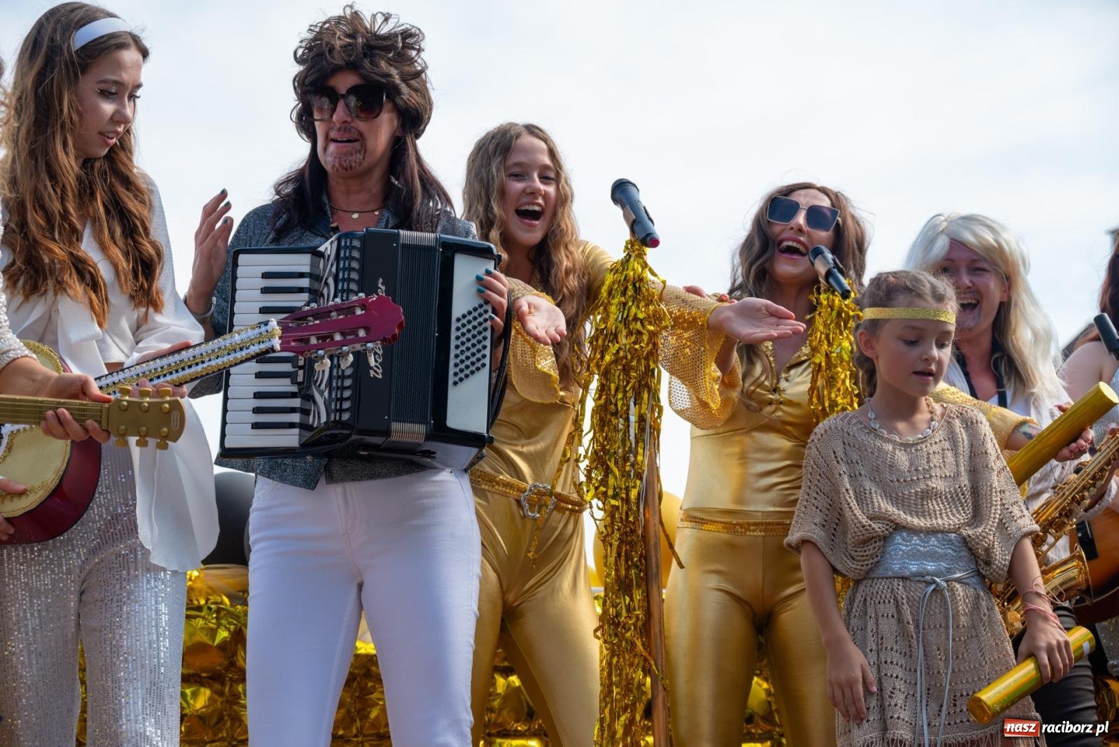 Zdjęcie w galerii na portalu naszraciborz.pl: Święto plonów w Roszkowie. Olimpijki, Abba i smerfy wiadomości z regionu