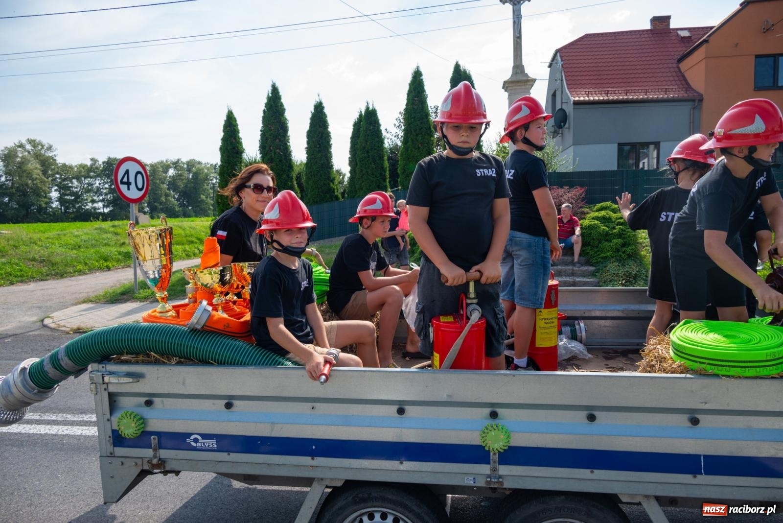 Zdjęcie w galerii na portalu naszraciborz.pl: Święto plonów w Roszkowie. Olimpijki, Abba i smerfy wiadomości z regionu