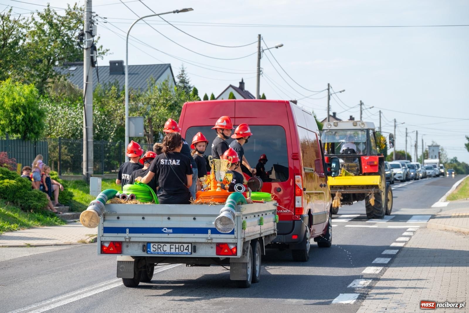 Zdjęcie w galerii na portalu naszraciborz.pl: Święto plonów w Roszkowie. Olimpijki, Abba i smerfy wiadomości z regionu