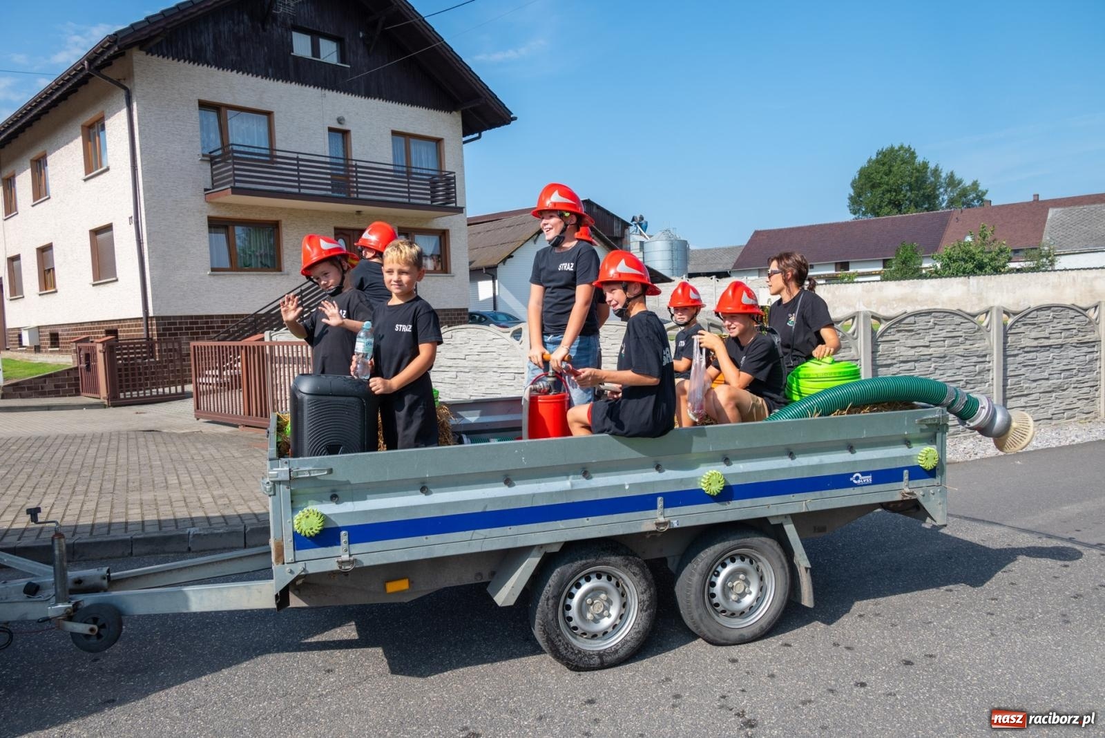 Zdjęcie w galerii na portalu naszraciborz.pl: Święto plonów w Roszkowie. Olimpijki, Abba i smerfy wiadomości z regionu