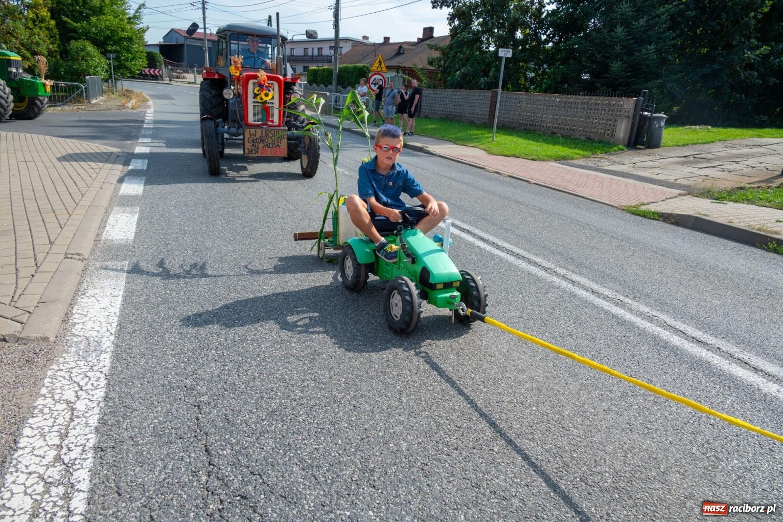 Zdjęcie w galerii na portalu naszraciborz.pl: Święto plonów w Roszkowie. Olimpijki, Abba i smerfy wiadomości z regionu