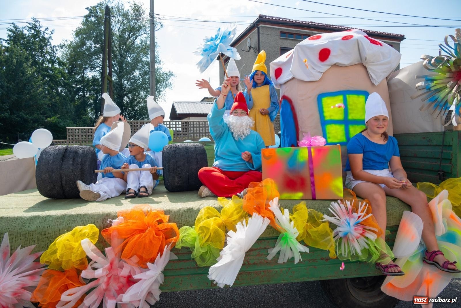 Zdjęcie w galerii na portalu naszraciborz.pl: Święto plonów w Roszkowie. Olimpijki, Abba i smerfy wiadomości z regionu