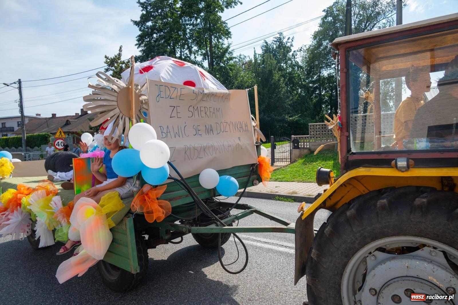 Zdjęcie w galerii na portalu naszraciborz.pl: Święto plonów w Roszkowie. Olimpijki, Abba i smerfy wiadomości z regionu