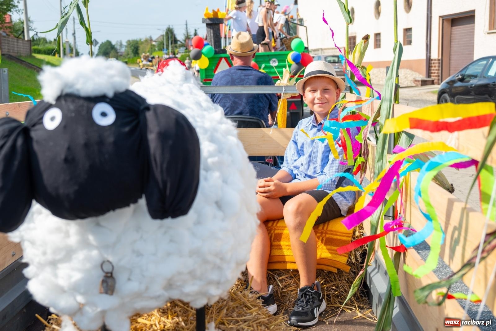 Zdjęcie w galerii na portalu naszraciborz.pl: Święto plonów w Roszkowie. Olimpijki, Abba i smerfy wiadomości z regionu