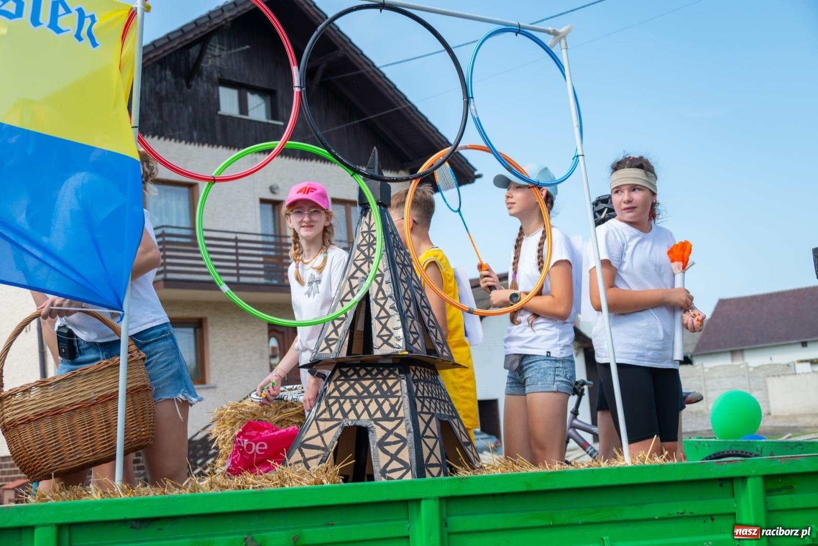 Zdjęcie w galerii na portalu naszraciborz.pl: Święto plonów w Roszkowie. Olimpijki, Abba i smerfy wiadomości z regionu