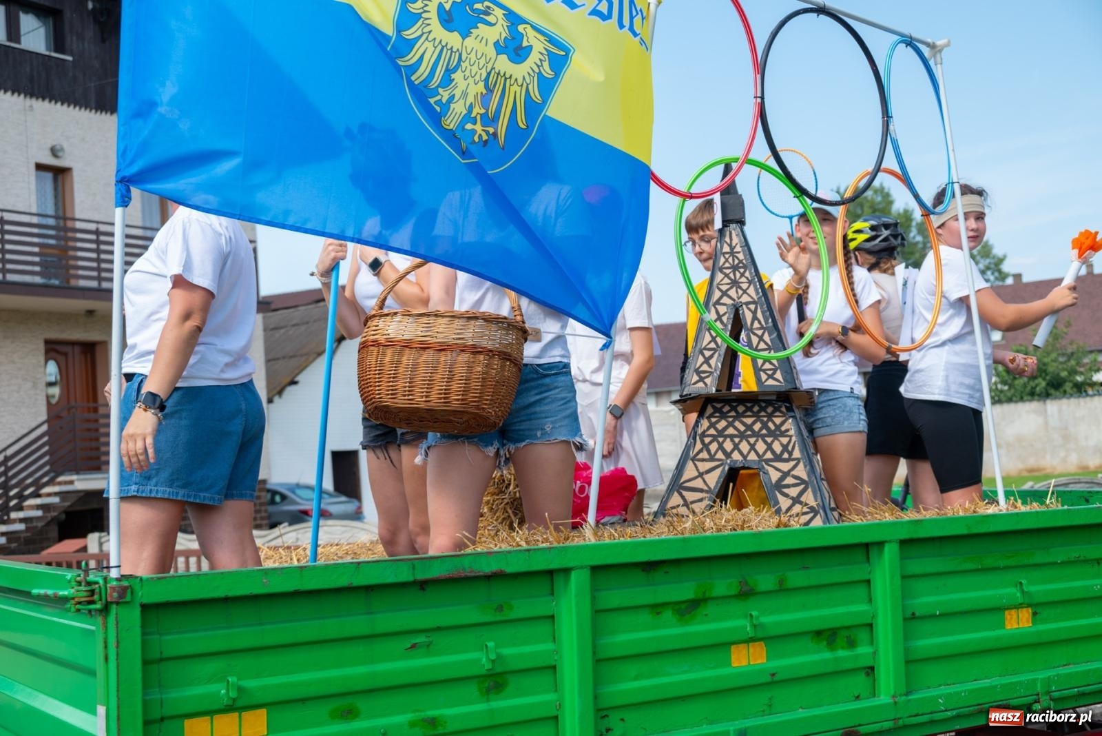 Zdjęcie w galerii na portalu naszraciborz.pl: Święto plonów w Roszkowie. Olimpijki, Abba i smerfy wiadomości z regionu