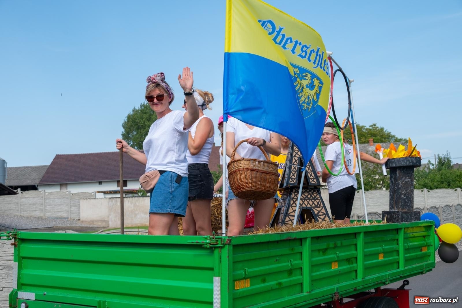 Zdjęcie w galerii na portalu naszraciborz.pl: Święto plonów w Roszkowie. Olimpijki, Abba i smerfy wiadomości z regionu